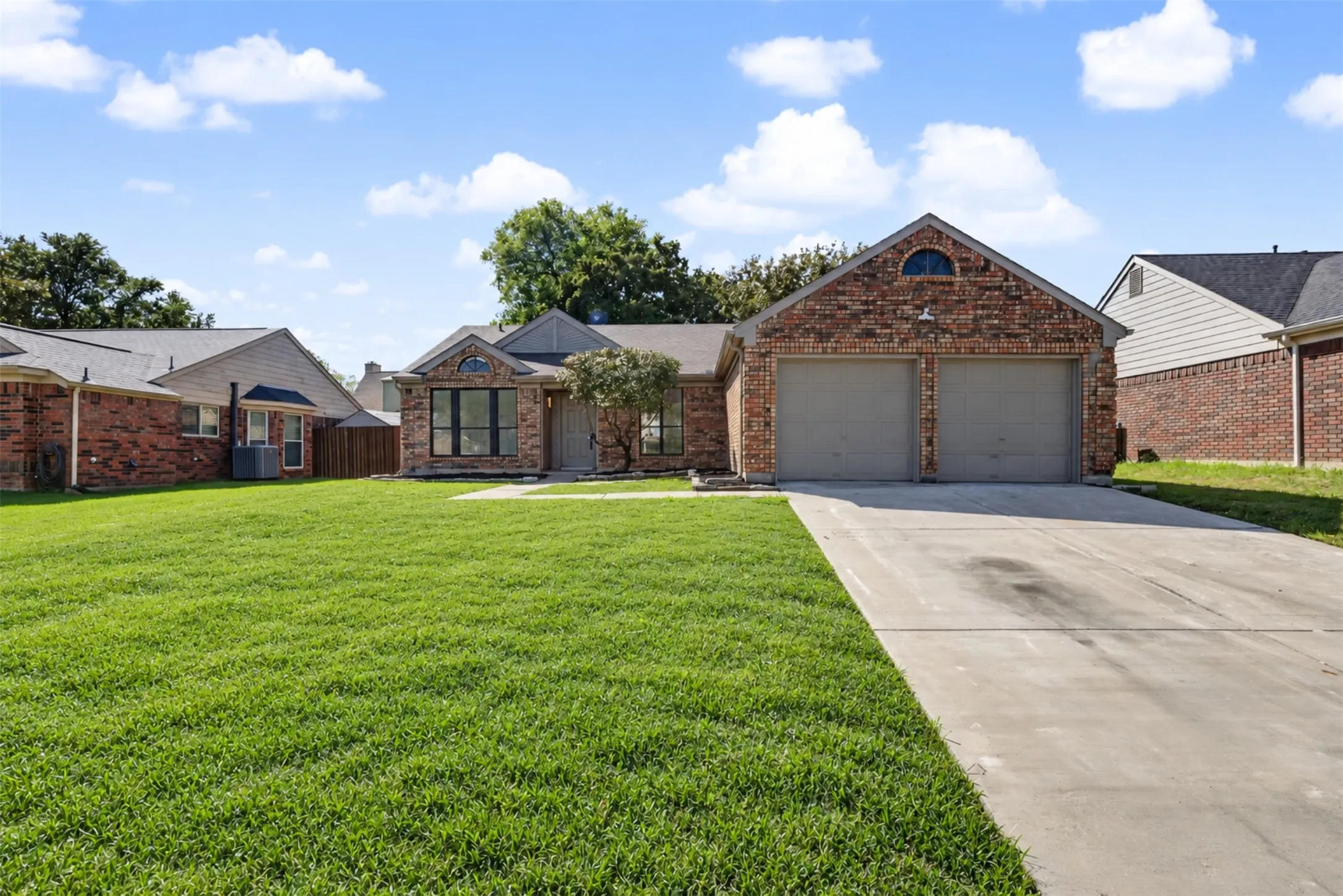 Single Family Residence For Sale in Denton County , 5317 Colonial Drive, Flower Mound, Texas 75028, 3 Bedroom, 2 Bathroom, 2 Garage spaces, 1,645 Sqft, built in 1985, mls#21416628, Real Estate Agent in Flower Mound, Homes For Sale in Denton county, Homes For Sale in Flower Mound, Realtor in Flower Mound Texas, Real Estate Brokerage Independent Realty Texas, Luminita Cordes Realtor