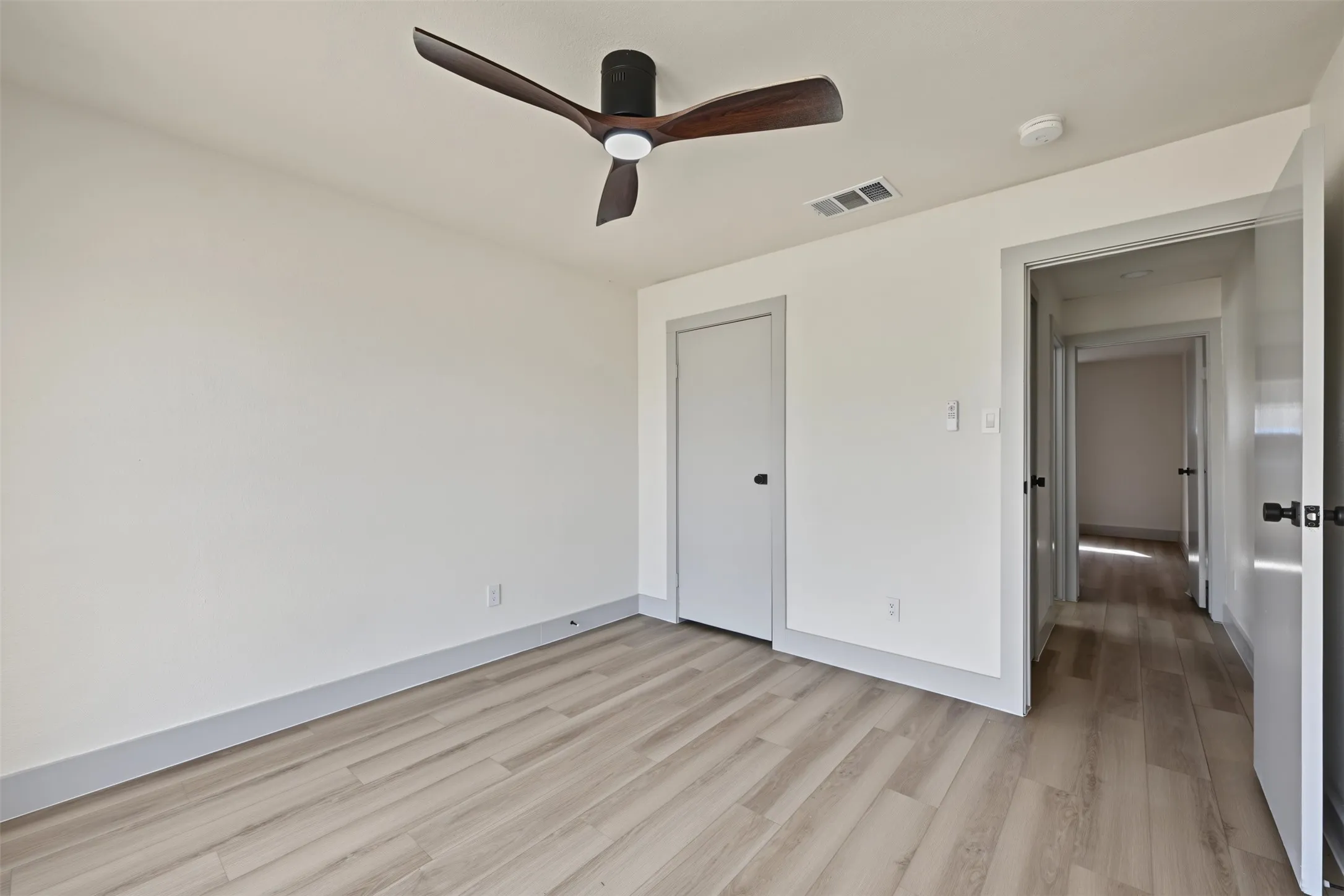 Single Family Residence For Sale in Denton County , 5317 Colonial Drive, Flower Mound, Texas 75028, 3 Bedroom, 2 Bathroom, 2 Garage spaces, 1,645 Sqft, built in 1985, mls#21416628, Real Estate Agent in Flower Mound, Homes For Sale in Denton county, Homes For Sale in Flower Mound, Realtor in Flower Mound Texas, Real Estate Brokerage Independent Realty Texas, Luminita Cordes Realtor
