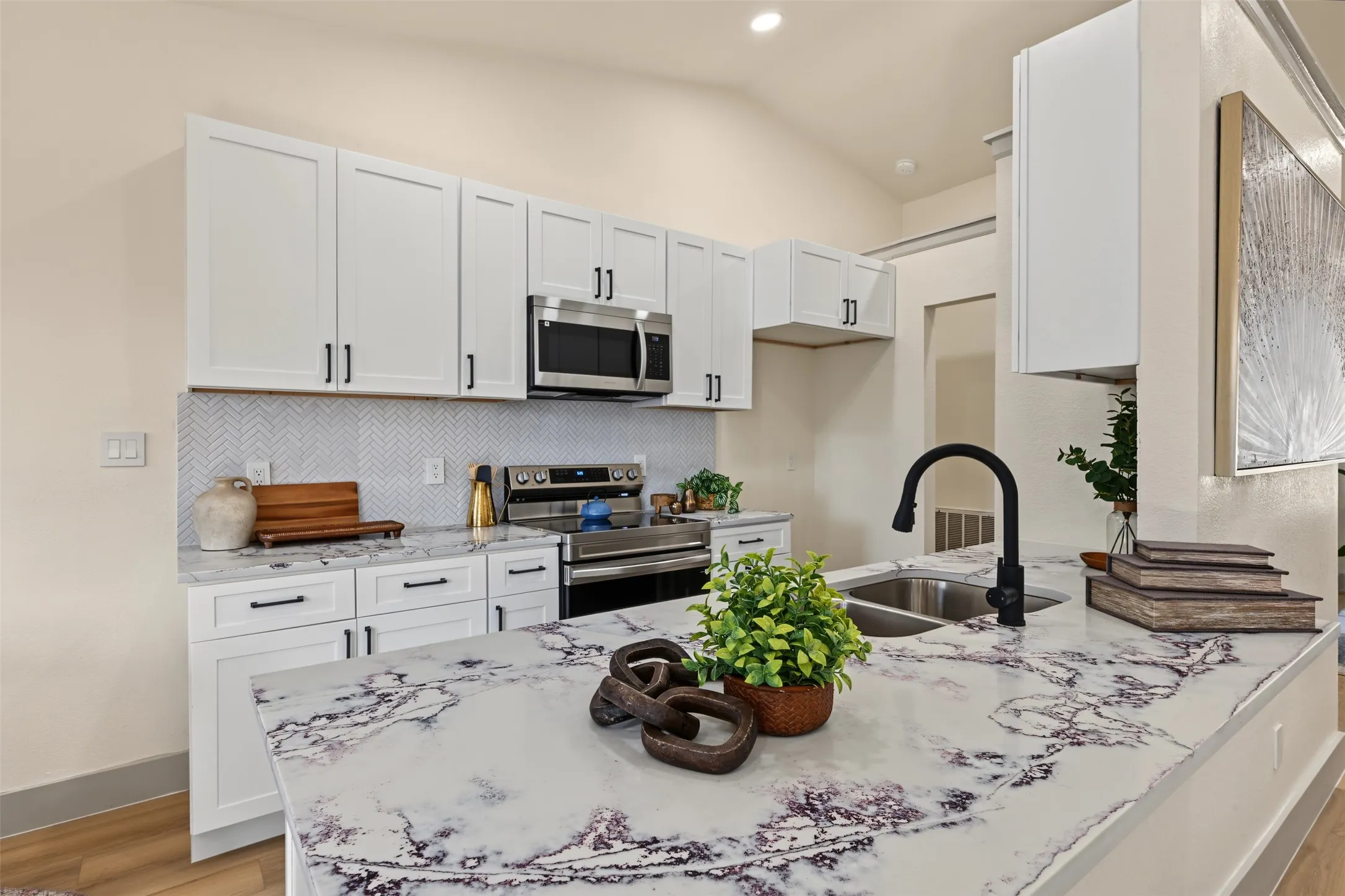 Single Family Residence For Sale in Denton County , 5317 Colonial Drive, Flower Mound, Texas 75028, 3 Bedroom, 2 Bathroom, 2 Garage spaces, 1,645 Sqft, built in 1985, mls#21416628, Real Estate Agent in Flower Mound, Homes For Sale in Denton county, Homes For Sale in Flower Mound, Realtor in Flower Mound Texas, Real Estate Brokerage Independent Realty Texas, Luminita Cordes Realtor