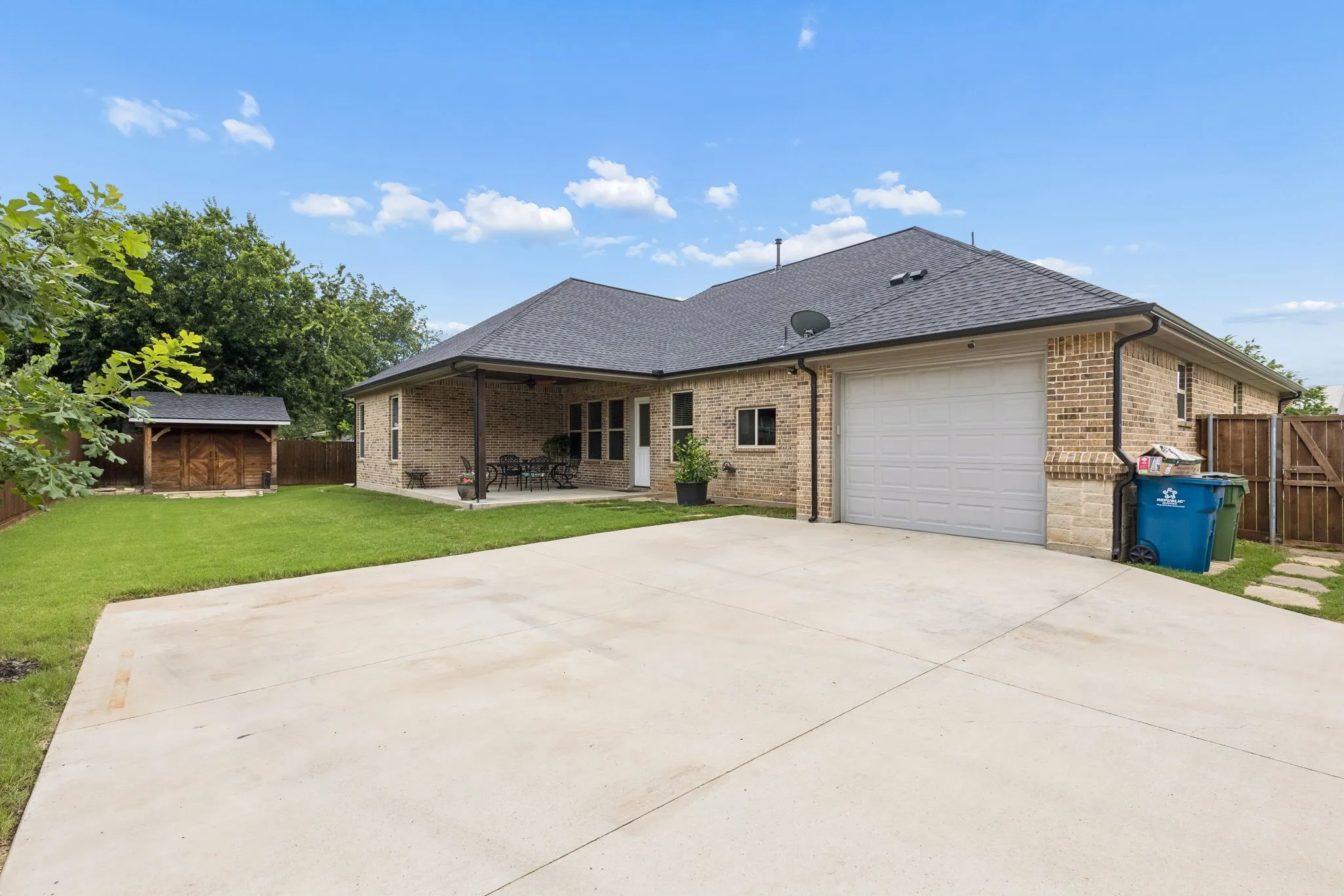 Single Family Residence For Rent in Denton County , 101 Sycamore Lane, Roanoke, Texas 76262, 3 Bedroom, 3 Bathroom, 3 Garage spaces, 2,319 Sqft, built in 2019, mls#21418442, Real Estate Agent in Roanoke, Homes For Rent in Denton county, Homes For Rent in Roanoke, Realtor in Roanoke Texas, Real Estate Brokerage Independent Realty Texas, Luminita Cordes Realtor