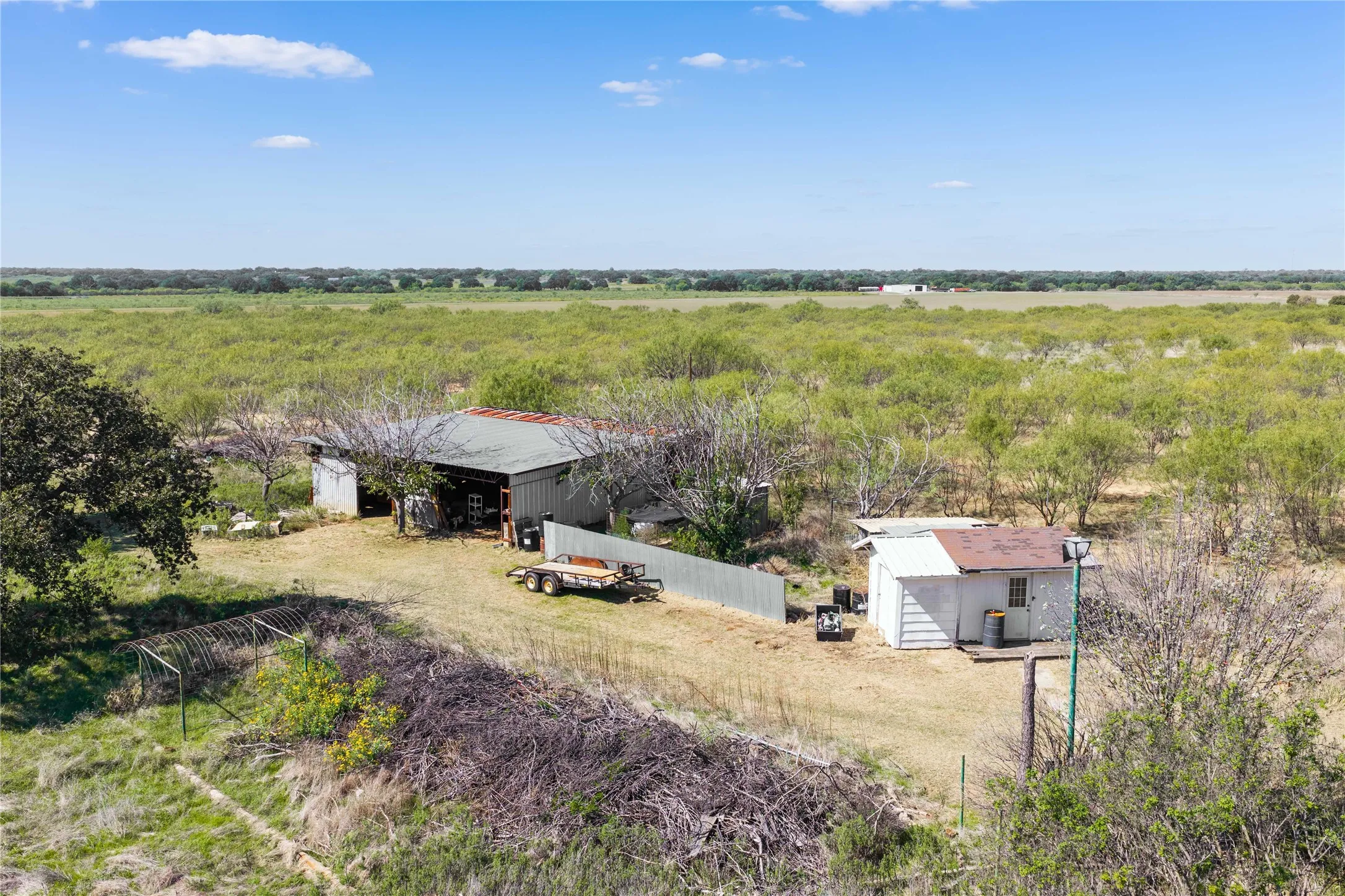 Mobile Home For Sale in Brown County , 1700 County Road 153, Brownwood, Texas 76801, 3 Bedroom, 2 Bathroom, Garage spaces, 2,376 Sqft, built in 2001, mls#21415783, Real Estate Agent in Brownwood, Homes For Sale in Brown county, Homes For Sale in Brownwood, Realtor in Brownwood Texas, Real Estate Brokerage Independent Realty Texas, Luminita Cordes Realtor