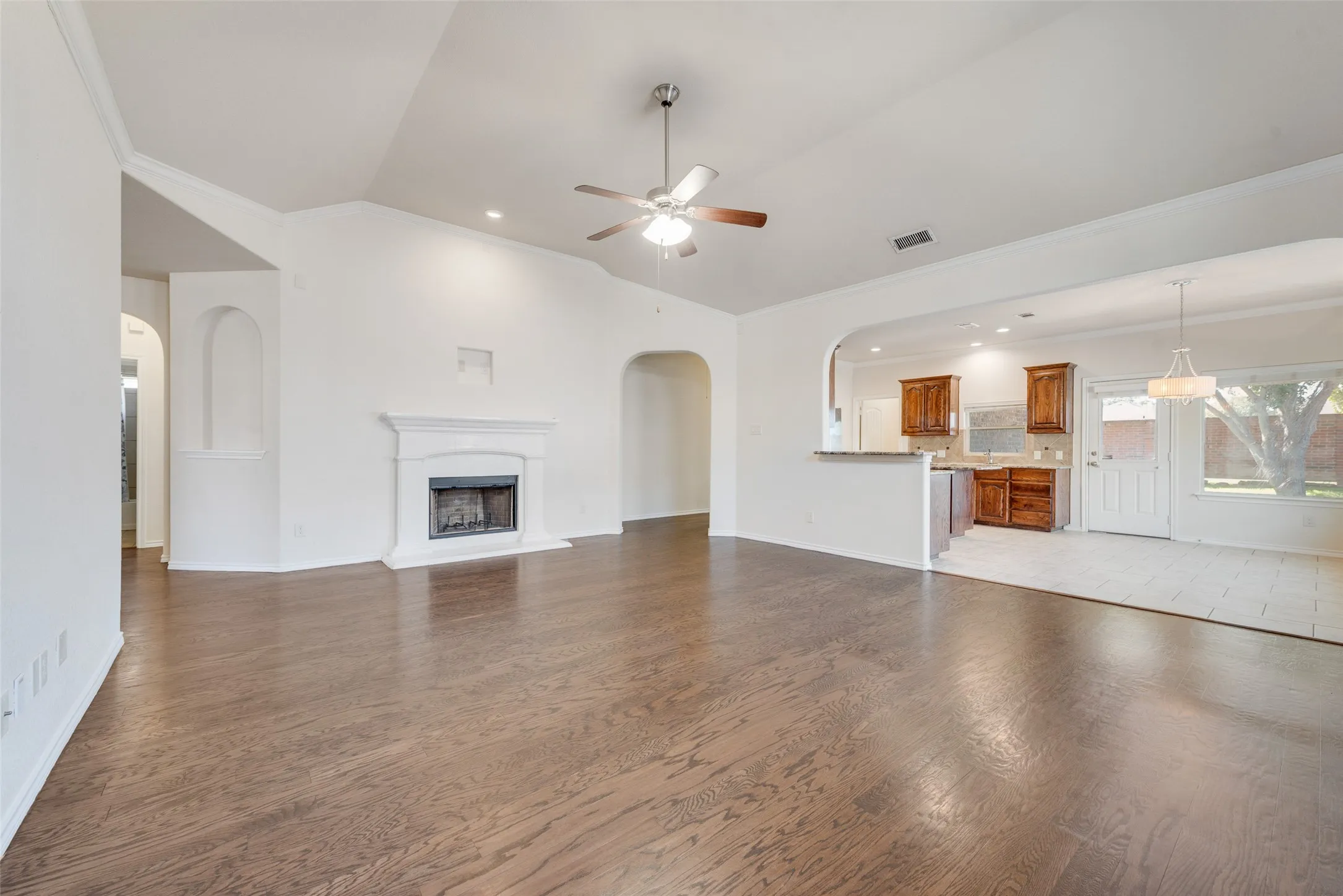 Single Family Residence For Sale in Denton County , 3101 Buckthorn Lane, Denton, Texas 76226, 3 Bedroom, 2 Bathroom, 2 Garage spaces, 1,828 Sqft, built in 2013, mls#21417343, Real Estate Agent in Denton, Homes For Sale in Denton county, Homes For Sale in Denton, Realtor in Denton Texas, Real Estate Brokerage Independent Realty Texas, Luminita Cordes Realtor