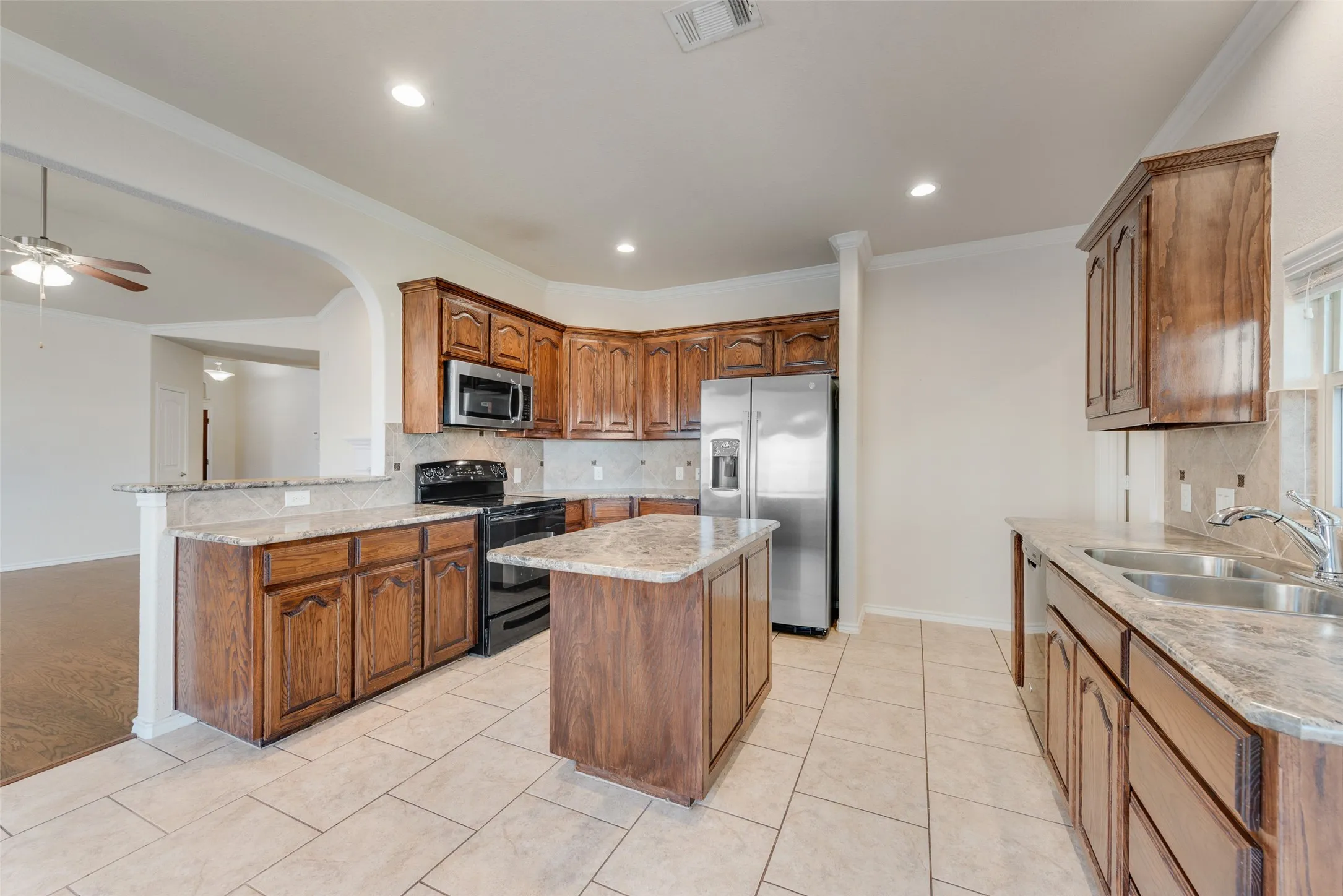 Single Family Residence For Sale in Denton County , 3101 Buckthorn Lane, Denton, Texas 76226, 3 Bedroom, 2 Bathroom, 2 Garage spaces, 1,828 Sqft, built in 2013, mls#21417343, Real Estate Agent in Denton, Homes For Sale in Denton county, Homes For Sale in Denton, Realtor in Denton Texas, Real Estate Brokerage Independent Realty Texas, Luminita Cordes Realtor