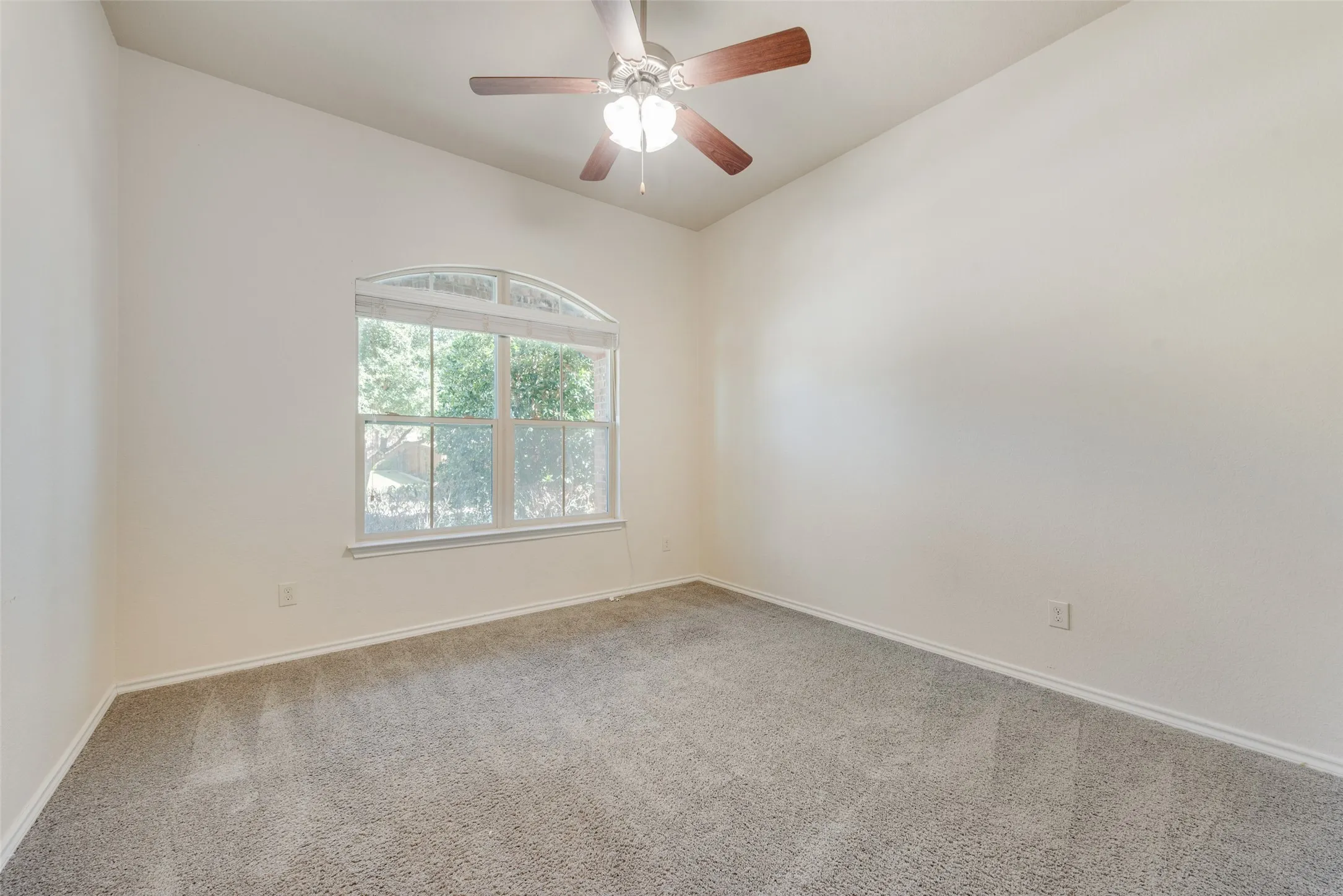 Single Family Residence For Sale in Denton County , 3101 Buckthorn Lane, Denton, Texas 76226, 3 Bedroom, 2 Bathroom, 2 Garage spaces, 1,828 Sqft, built in 2013, mls#21417343, Real Estate Agent in Denton, Homes For Sale in Denton county, Homes For Sale in Denton, Realtor in Denton Texas, Real Estate Brokerage Independent Realty Texas, Luminita Cordes Realtor