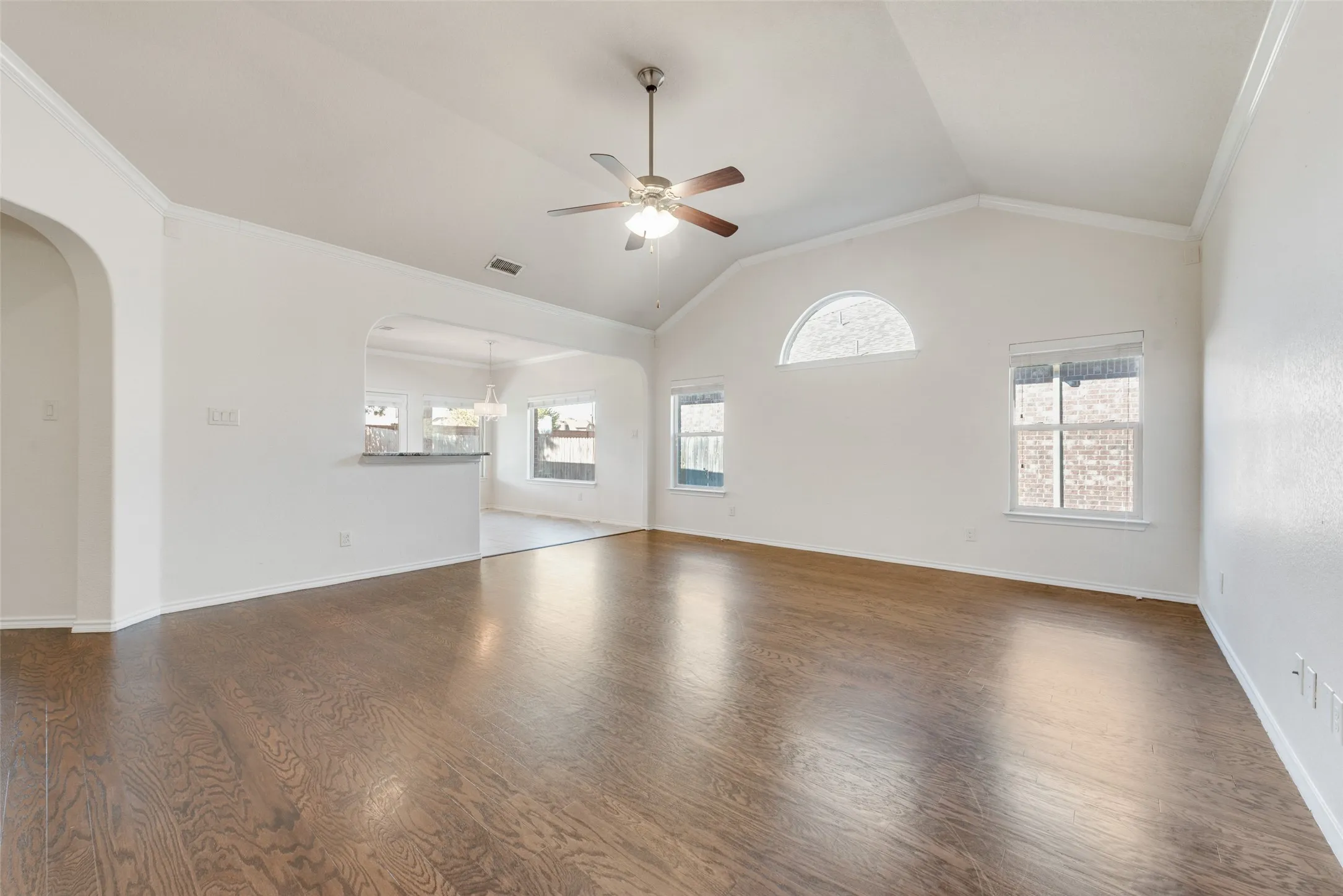 Single Family Residence For Sale in Denton County , 3101 Buckthorn Lane, Denton, Texas 76226, 3 Bedroom, 2 Bathroom, 2 Garage spaces, 1,828 Sqft, built in 2013, mls#21417343, Real Estate Agent in Denton, Homes For Sale in Denton county, Homes For Sale in Denton, Realtor in Denton Texas, Real Estate Brokerage Independent Realty Texas, Luminita Cordes Realtor