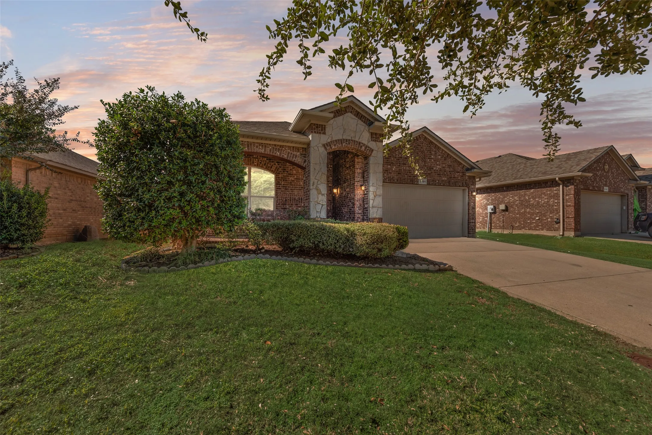 Single Family Residence For Sale in Denton County , 3101 Buckthorn Lane, Denton, Texas 76226, 3 Bedroom, 2 Bathroom, 2 Garage spaces, 1,828 Sqft, built in 2013, mls#21417343, Real Estate Agent in Denton, Homes For Sale in Denton county, Homes For Sale in Denton, Realtor in Denton Texas, Real Estate Brokerage Independent Realty Texas, Luminita Cordes Realtor