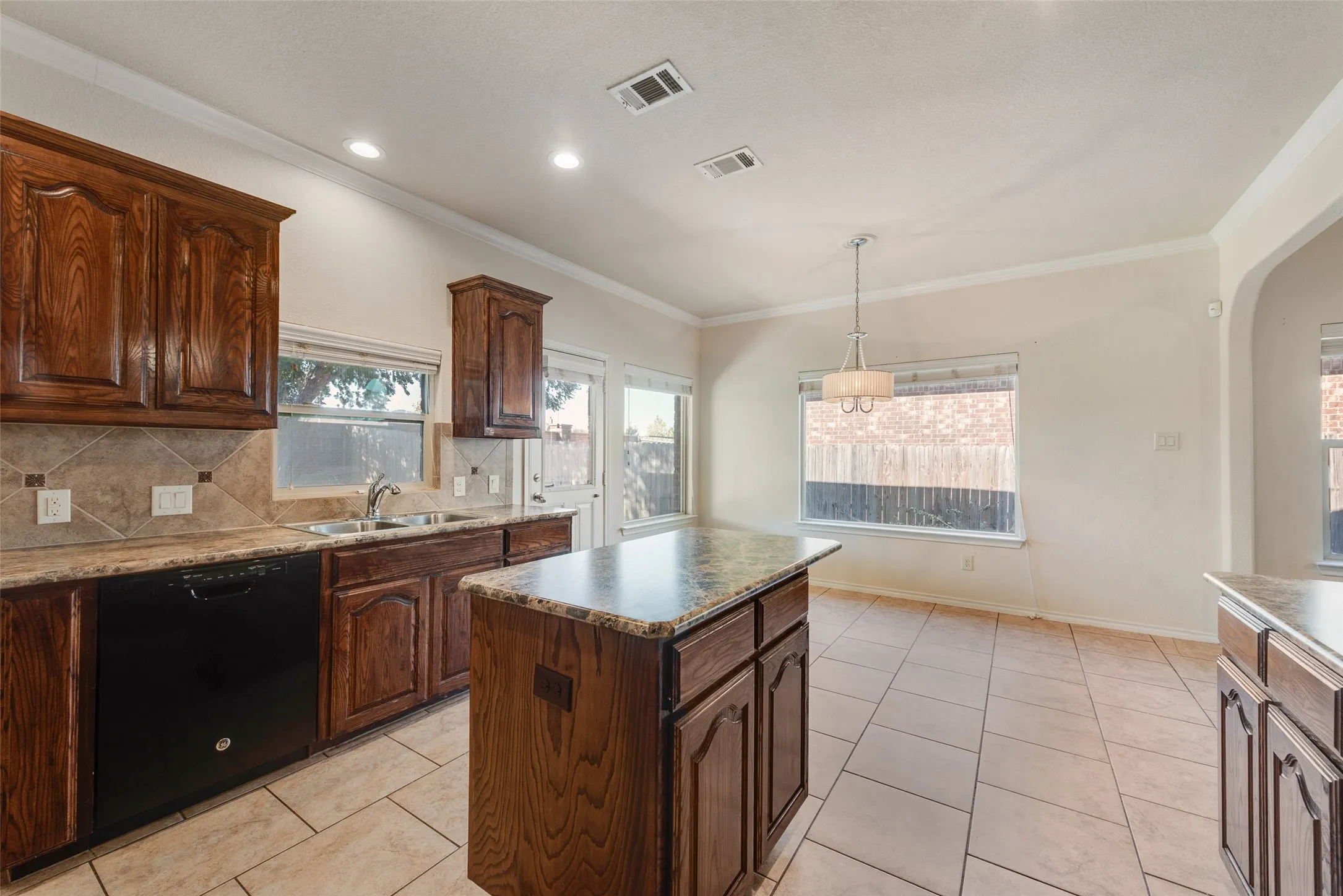 Single Family Residence For Sale in Denton County , 3101 Buckthorn Lane, Denton, Texas 76226, 3 Bedroom, 2 Bathroom, 2 Garage spaces, 1,828 Sqft, built in 2013, mls#21417343, Real Estate Agent in Denton, Homes For Sale in Denton county, Homes For Sale in Denton, Realtor in Denton Texas, Real Estate Brokerage Independent Realty Texas, Luminita Cordes Realtor