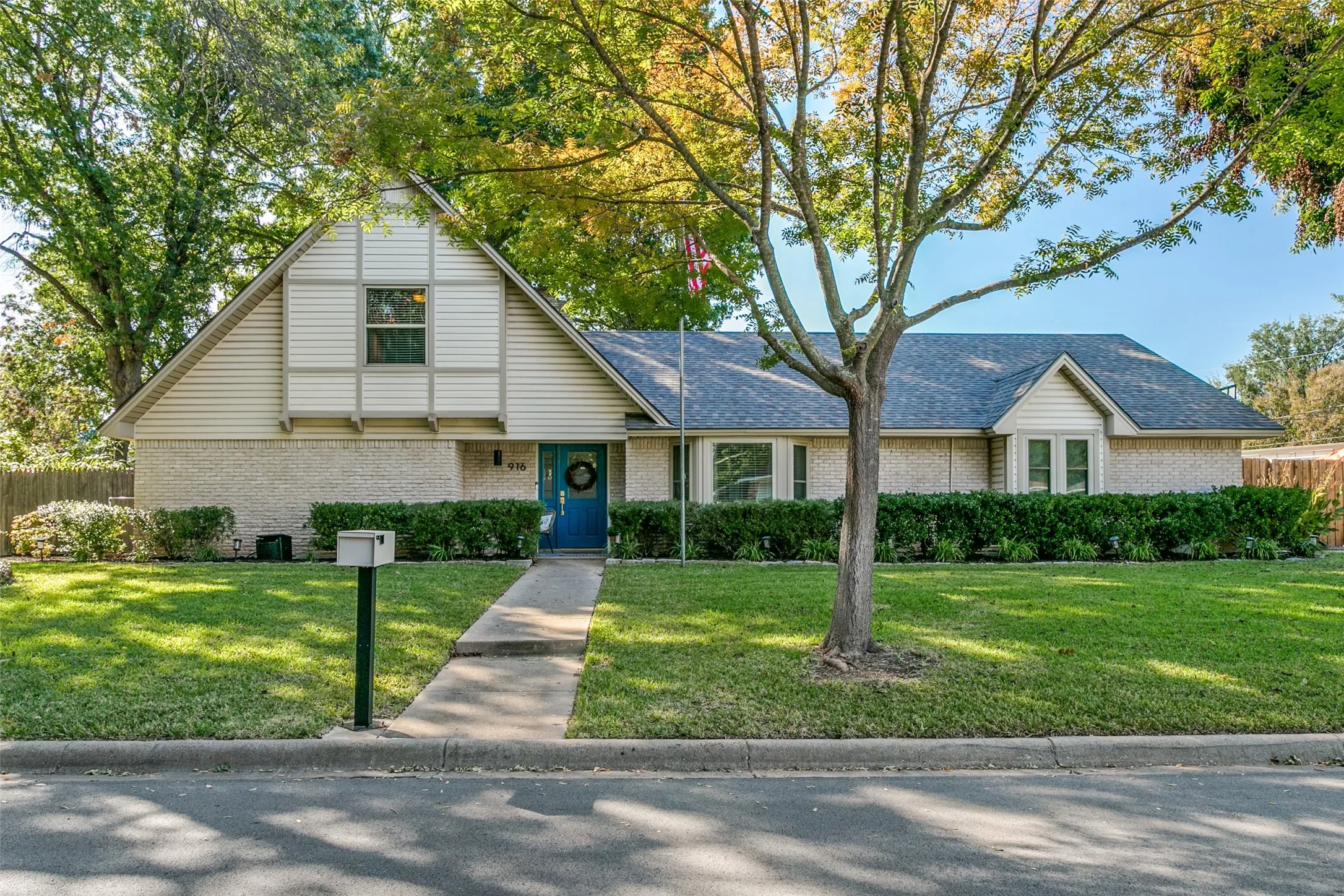 Single Family Residence For Sale