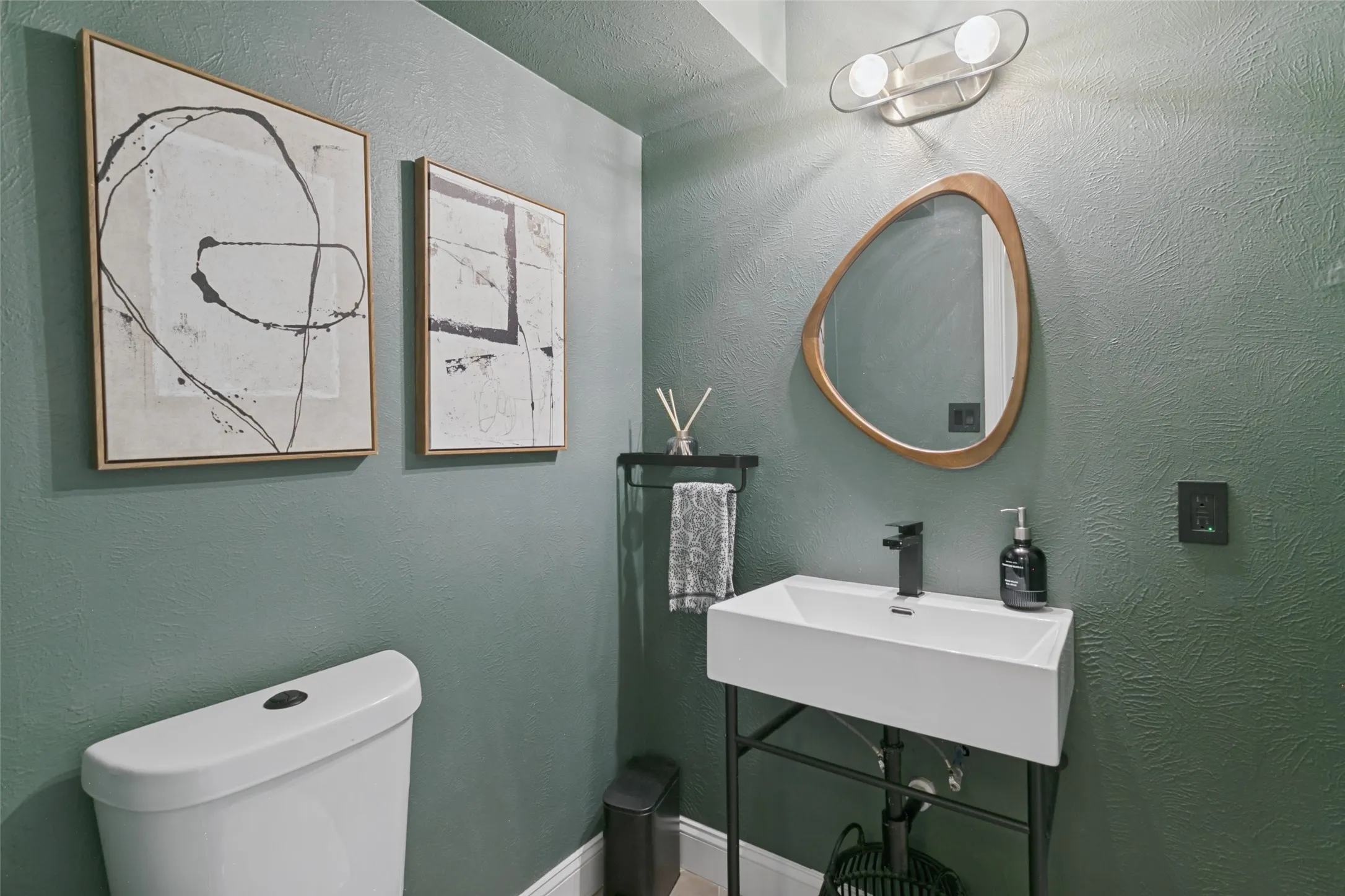 Guest half bath