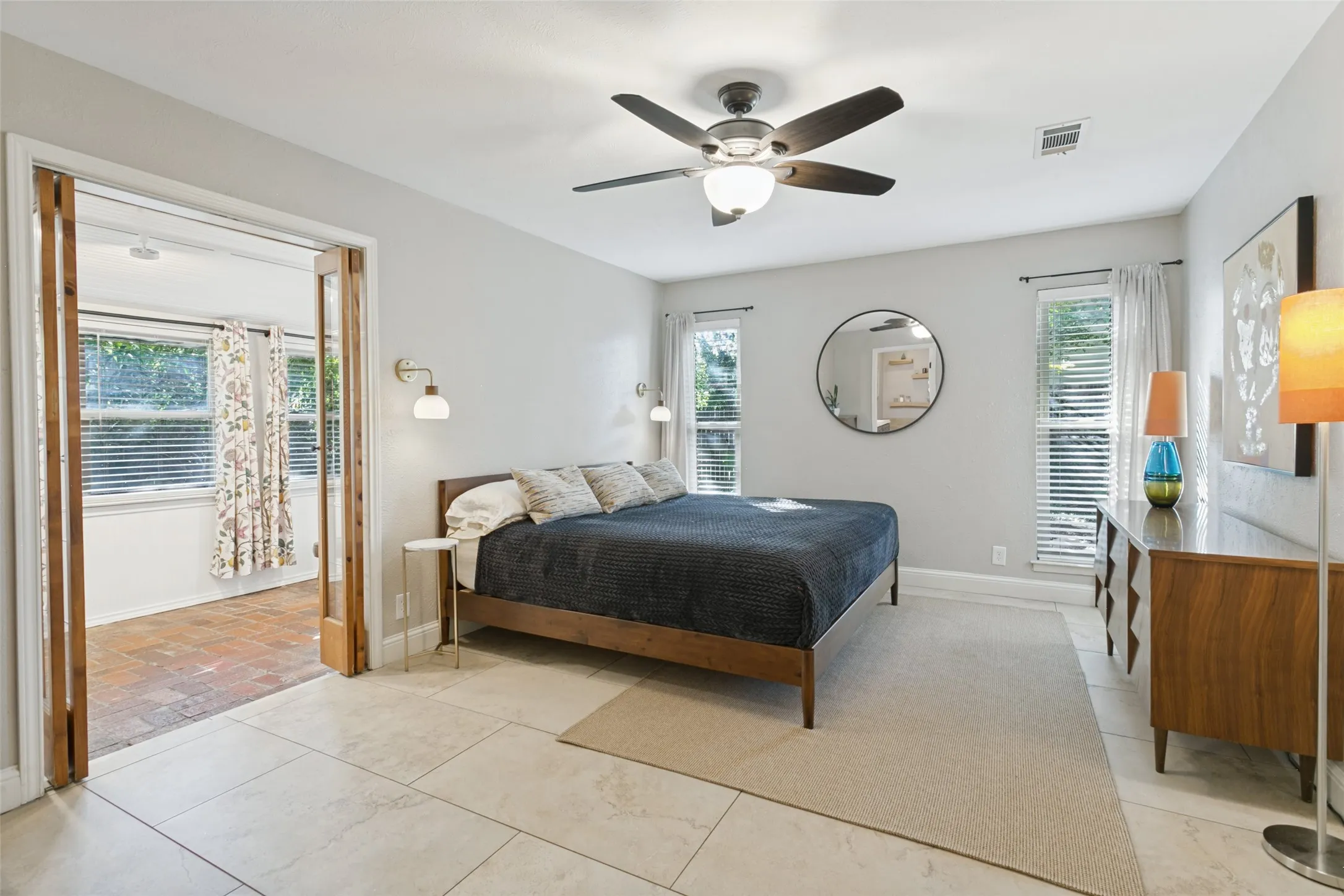 Single Family Residence For Sale in Tarrant County , 916 Willow Way, Benbrook, Texas 76126, 4 Bedroom, 3 Bathroom, 2 Garage spaces, 2,434 Sqft, built in 1978, mls#21418530, Real Estate Agent in Benbrook, Homes For Sale in Tarrant county, Homes For Sale in Benbrook, Realtor in Benbrook Texas, Real Estate Brokerage Independent Realty Texas, Luminita Cordes Realtor
