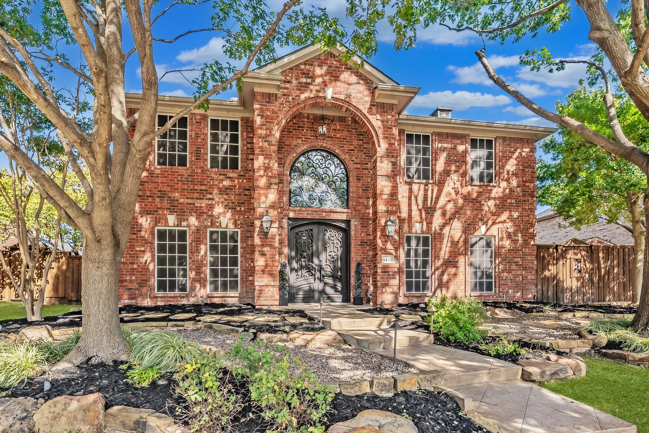 Single Family Residence For Sale in Collin County , 1410 Macrae Court, Allen, Texas 75013, 4 Bedroom, 3 Bathroom, 2 Garage spaces, 2,378 Sqft, built in 1999, mls#21415403, Real Estate Agent in Allen, Homes For Sale in Collin county, Homes For Sale in Allen, Realtor in Allen Texas, Real Estate Brokerage Independent Realty Texas, Luminita Cordes Realtor