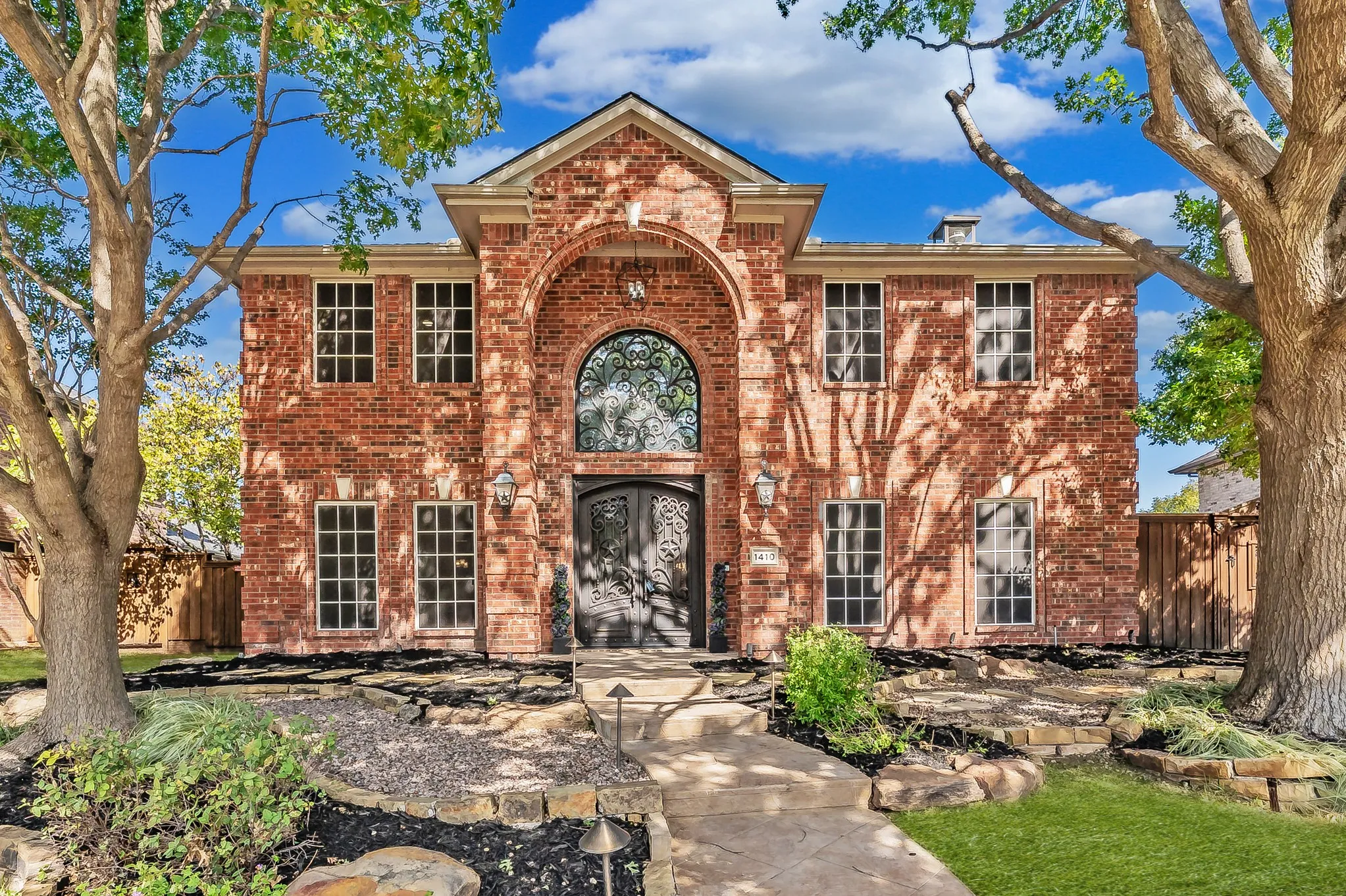 Single Family Residence For Sale in Collin County , 1410 Macrae Court, Allen, Texas 75013, 4 Bedroom, 3 Bathroom, 2 Garage spaces, 2,378 Sqft, built in 1999, mls#21415403, Real Estate Agent in Allen, Homes For Sale in Collin county, Homes For Sale in Allen, Realtor in Allen Texas, Real Estate Brokerage Independent Realty Texas, Luminita Cordes Realtor