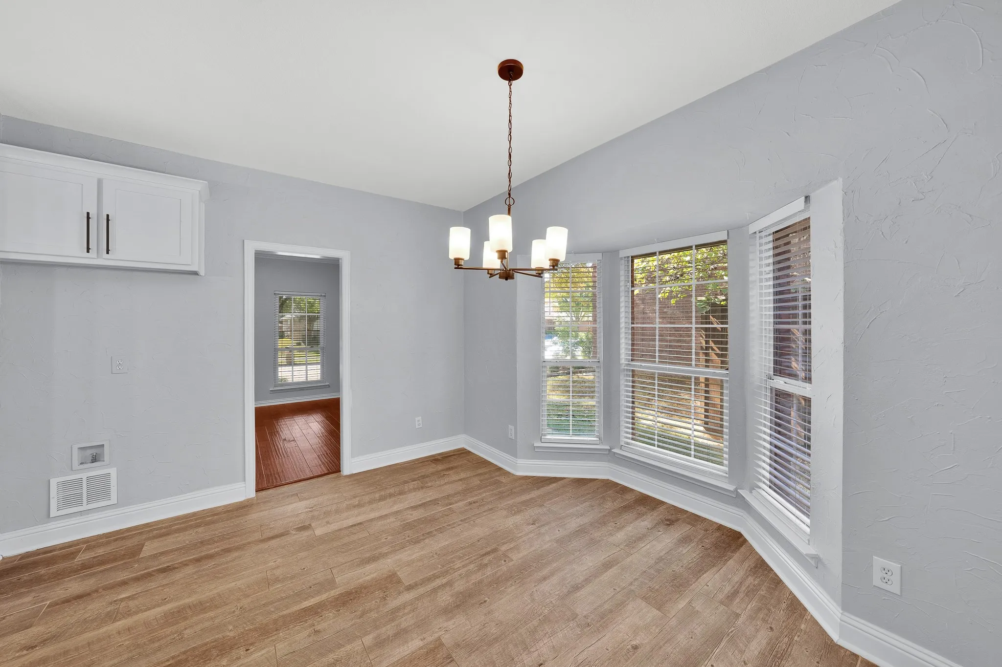 Single Family Residence For Sale in Collin County , 1410 Macrae Court, Allen, Texas 75013, 4 Bedroom, 3 Bathroom, 2 Garage spaces, 2,378 Sqft, built in 1999, mls#21415403, Real Estate Agent in Allen, Homes For Sale in Collin county, Homes For Sale in Allen, Realtor in Allen Texas, Real Estate Brokerage Independent Realty Texas, Luminita Cordes Realtor