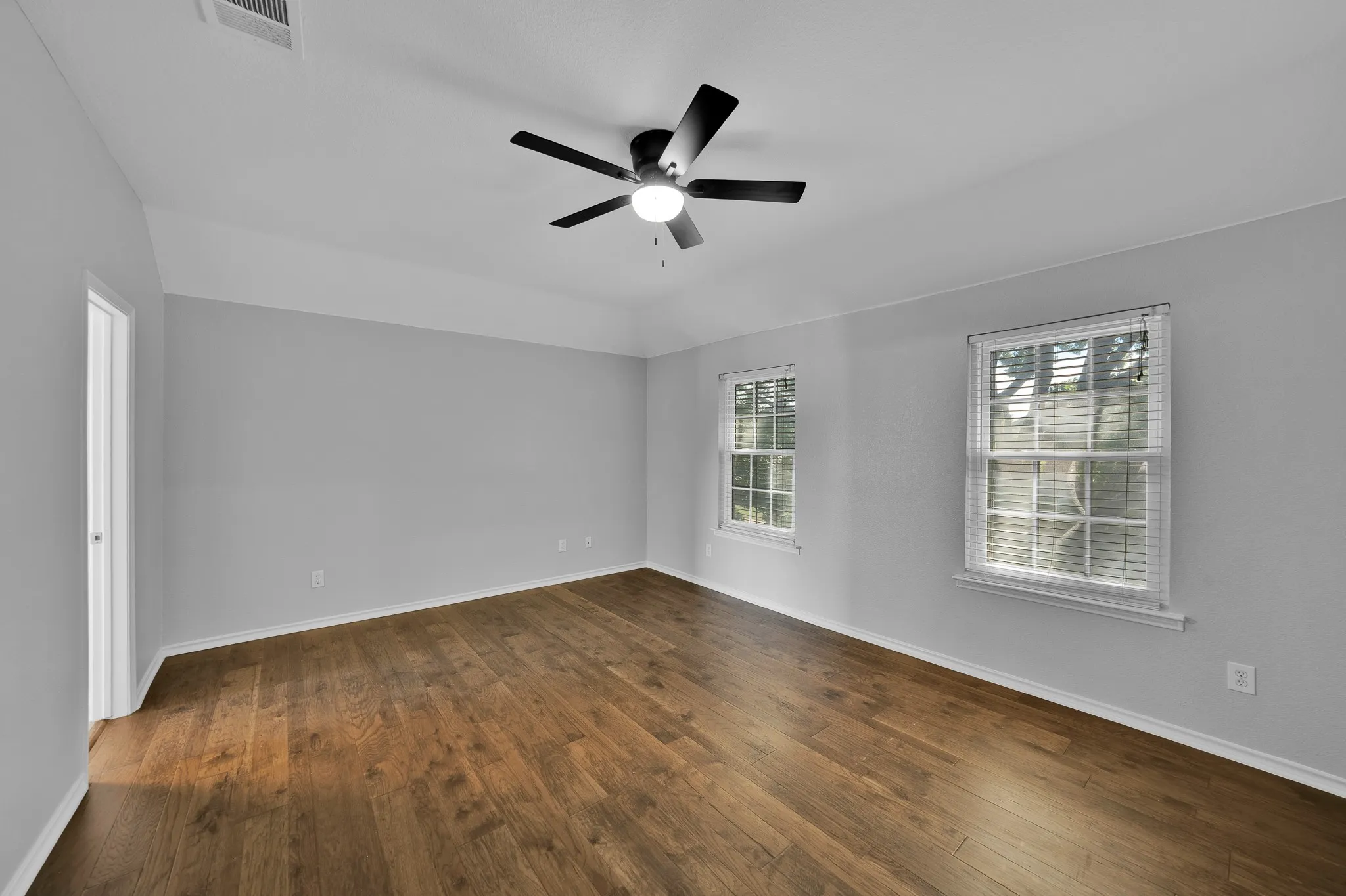Single Family Residence For Sale in Collin County , 1410 Macrae Court, Allen, Texas 75013, 4 Bedroom, 3 Bathroom, 2 Garage spaces, 2,378 Sqft, built in 1999, mls#21415403, Real Estate Agent in Allen, Homes For Sale in Collin county, Homes For Sale in Allen, Realtor in Allen Texas, Real Estate Brokerage Independent Realty Texas, Luminita Cordes Realtor