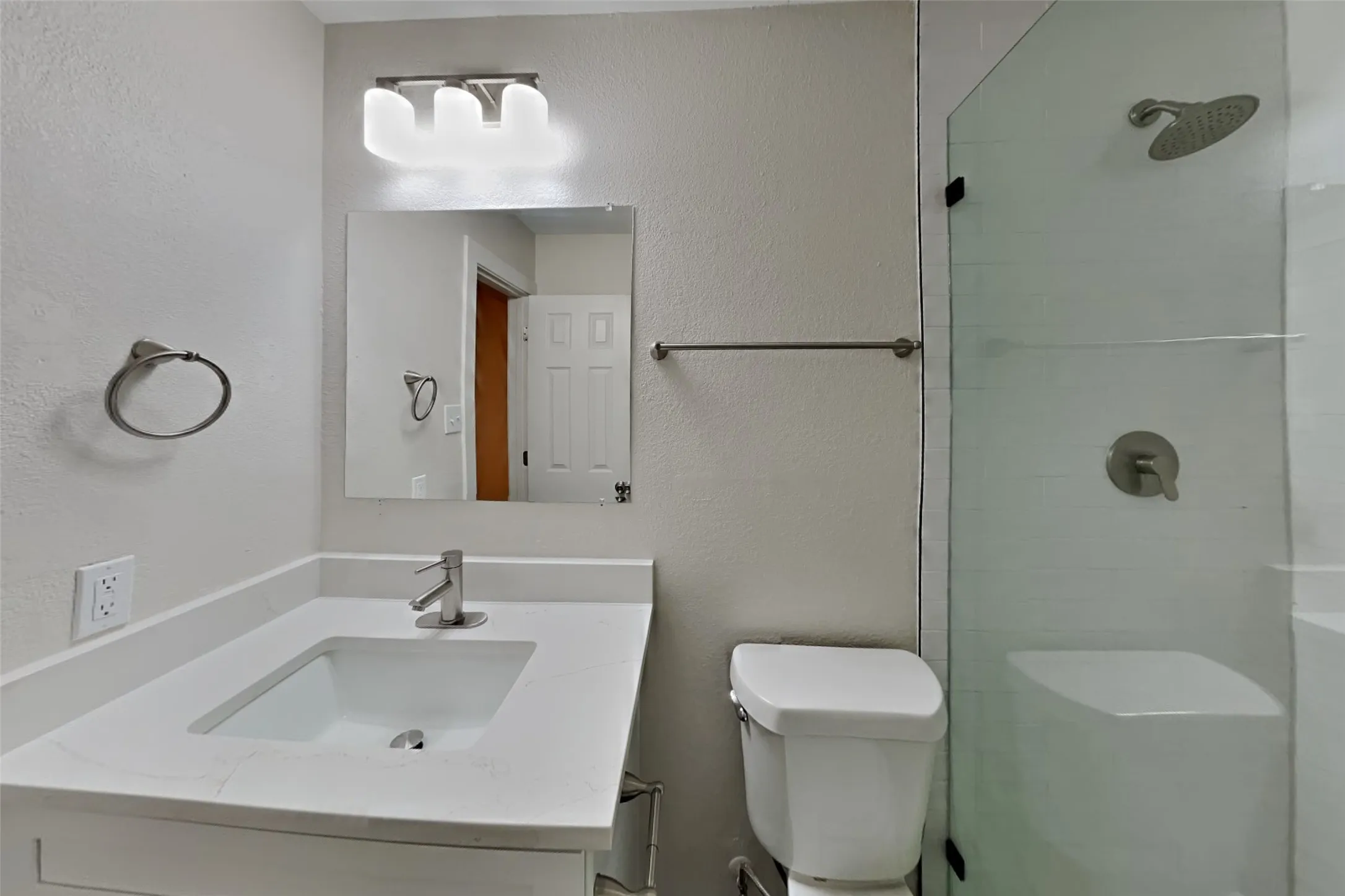 Single Family Residence For Rent in Collin County , 10650 Quest Drive, Frisco, Texas 75035, 3 Bedroom, 2 Bathroom, 2 Garage spaces, 1,349 Sqft, built in 1991, mls#21418583, Real Estate Agent in Frisco, Homes For Rent in Collin county, Homes For Rent in Frisco, Realtor in Frisco Texas, Real Estate Brokerage Independent Realty Texas, Luminita Cordes Realtor