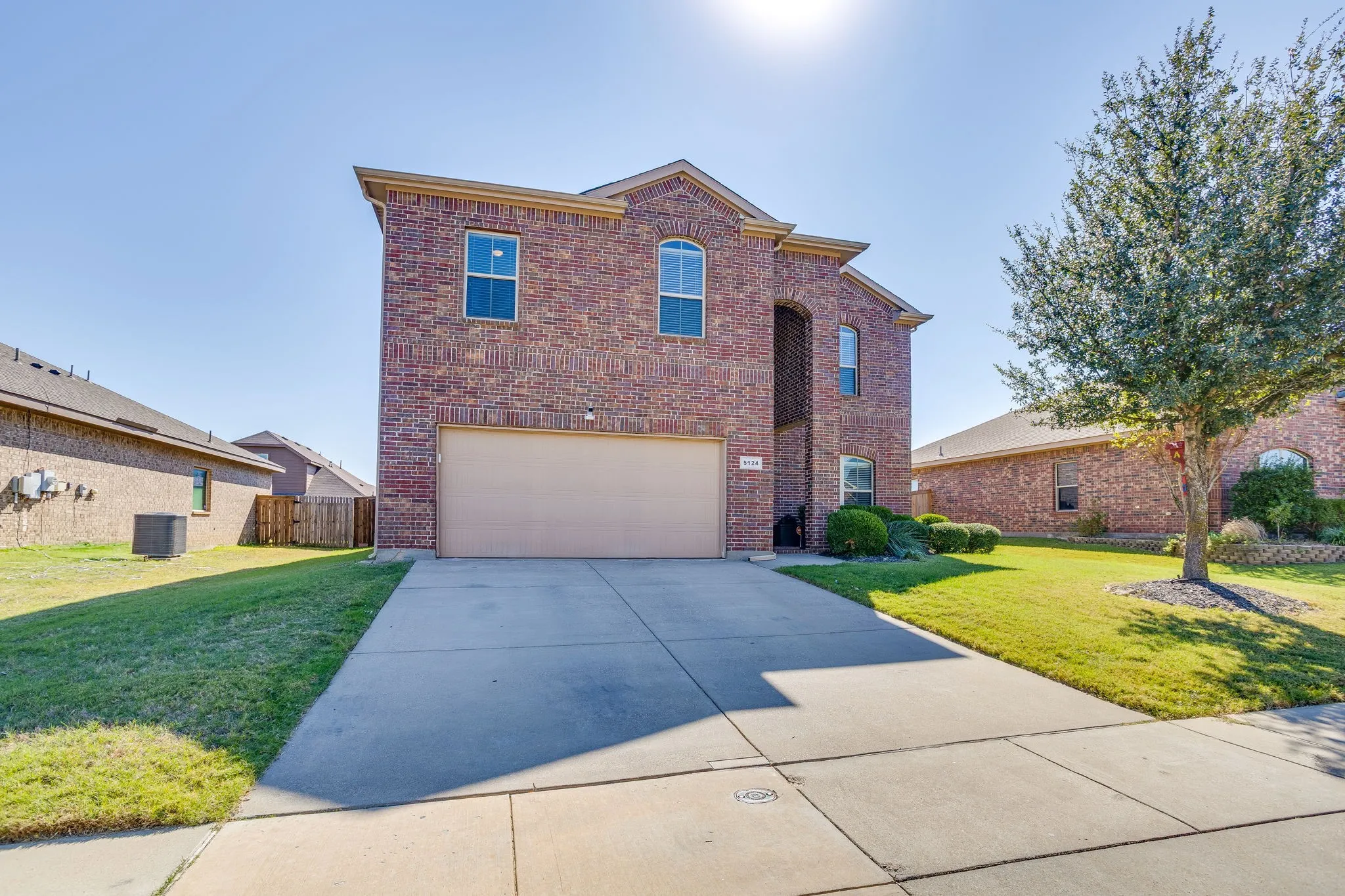 Single Family Residence For Sale in Denton County , 5124 Meadow Lane, Krum, Texas 76249, 4 Bedroom, 3 Bathroom, 2 Garage spaces, 2,393 Sqft, built in 2013, mls#21417927, Real Estate Agent in Krum, Homes For Sale in Denton county, Homes For Sale in Krum, Realtor in Krum Texas, Real Estate Brokerage Independent Realty Texas, Luminita Cordes Realtor
