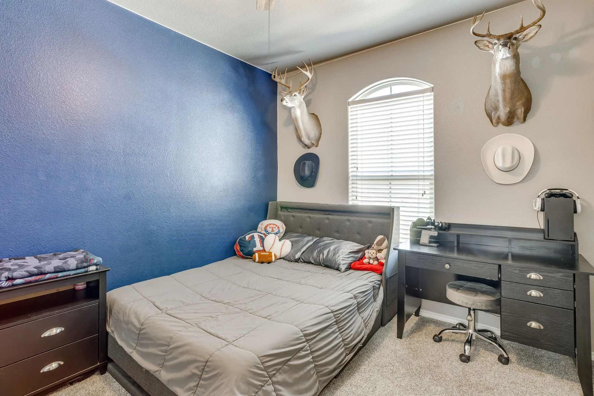 Single Family Residence For Sale in Denton County , 5124 Meadow Lane, Krum, Texas 76249, 4 Bedroom, 3 Bathroom, 2 Garage spaces, 2,393 Sqft, built in 2013, mls#21417927, Real Estate Agent in Krum, Homes For Sale in Denton county, Homes For Sale in Krum, Realtor in Krum Texas, Real Estate Brokerage Independent Realty Texas, Luminita Cordes Realtor