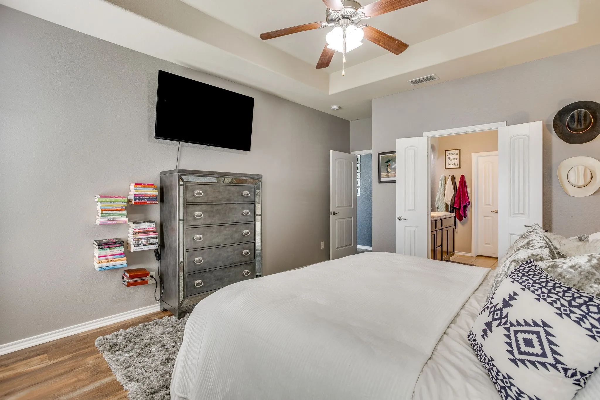 Single Family Residence For Sale in Denton County , 5124 Meadow Lane, Krum, Texas 76249, 4 Bedroom, 3 Bathroom, 2 Garage spaces, 2,393 Sqft, built in 2013, mls#21417927, Real Estate Agent in Krum, Homes For Sale in Denton county, Homes For Sale in Krum, Realtor in Krum Texas, Real Estate Brokerage Independent Realty Texas, Luminita Cordes Realtor