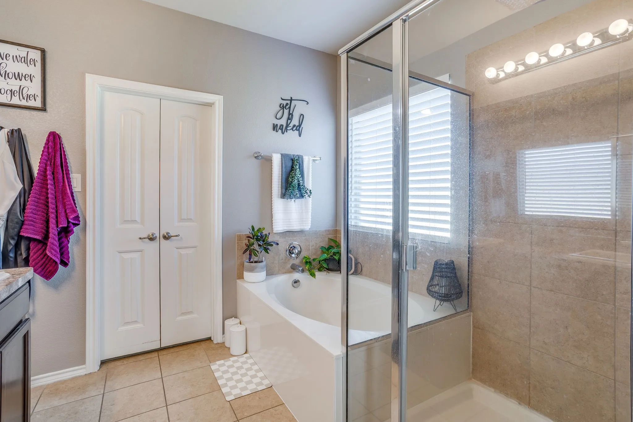 Single Family Residence For Sale in Denton County , 5124 Meadow Lane, Krum, Texas 76249, 4 Bedroom, 3 Bathroom, 2 Garage spaces, 2,393 Sqft, built in 2013, mls#21417927, Real Estate Agent in Krum, Homes For Sale in Denton county, Homes For Sale in Krum, Realtor in Krum Texas, Real Estate Brokerage Independent Realty Texas, Luminita Cordes Realtor