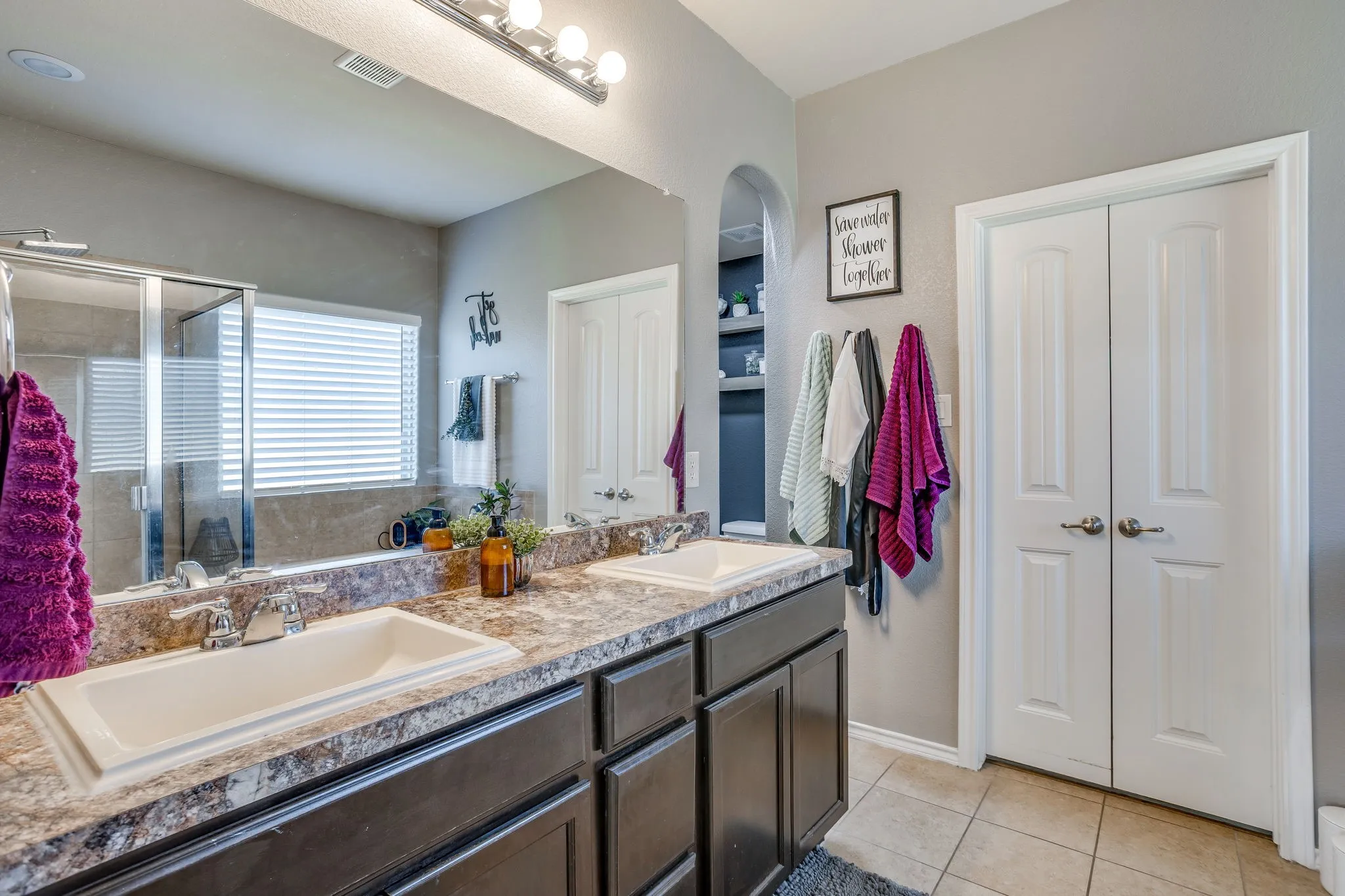 Single Family Residence For Sale in Denton County , 5124 Meadow Lane, Krum, Texas 76249, 4 Bedroom, 3 Bathroom, 2 Garage spaces, 2,393 Sqft, built in 2013, mls#21417927, Real Estate Agent in Krum, Homes For Sale in Denton county, Homes For Sale in Krum, Realtor in Krum Texas, Real Estate Brokerage Independent Realty Texas, Luminita Cordes Realtor