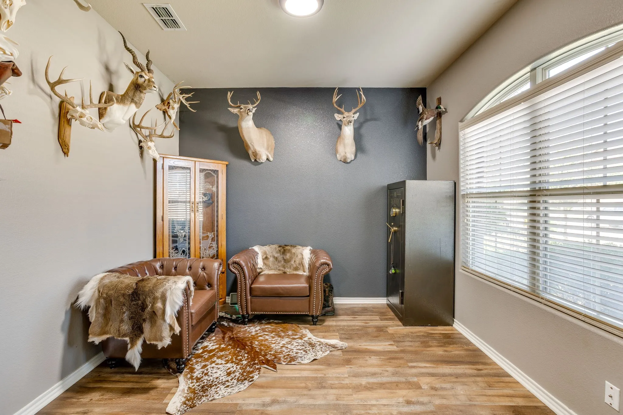 Single Family Residence For Sale in Denton County , 5124 Meadow Lane, Krum, Texas 76249, 4 Bedroom, 3 Bathroom, 2 Garage spaces, 2,393 Sqft, built in 2013, mls#21417927, Real Estate Agent in Krum, Homes For Sale in Denton county, Homes For Sale in Krum, Realtor in Krum Texas, Real Estate Brokerage Independent Realty Texas, Luminita Cordes Realtor