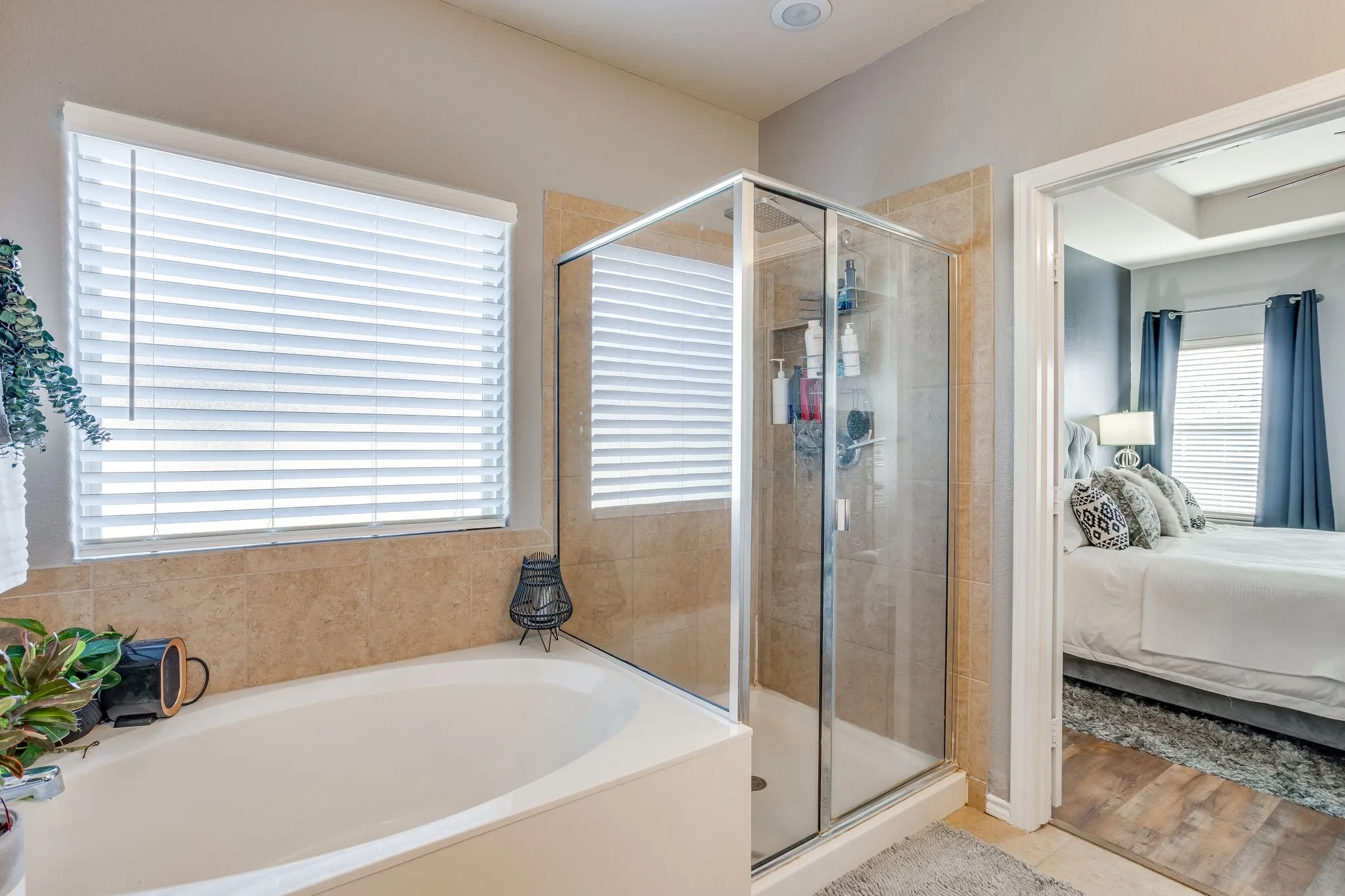 Single Family Residence For Sale in Denton County , 5124 Meadow Lane, Krum, Texas 76249, 4 Bedroom, 3 Bathroom, 2 Garage spaces, 2,393 Sqft, built in 2013, mls#21417927, Real Estate Agent in Krum, Homes For Sale in Denton county, Homes For Sale in Krum, Realtor in Krum Texas, Real Estate Brokerage Independent Realty Texas, Luminita Cordes Realtor