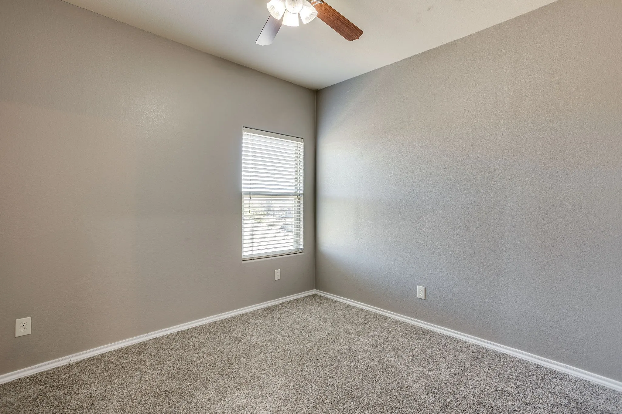 Single Family Residence For Sale in Denton County , 5124 Meadow Lane, Krum, Texas 76249, 4 Bedroom, 3 Bathroom, 2 Garage spaces, 2,393 Sqft, built in 2013, mls#21417927, Real Estate Agent in Krum, Homes For Sale in Denton county, Homes For Sale in Krum, Realtor in Krum Texas, Real Estate Brokerage Independent Realty Texas, Luminita Cordes Realtor