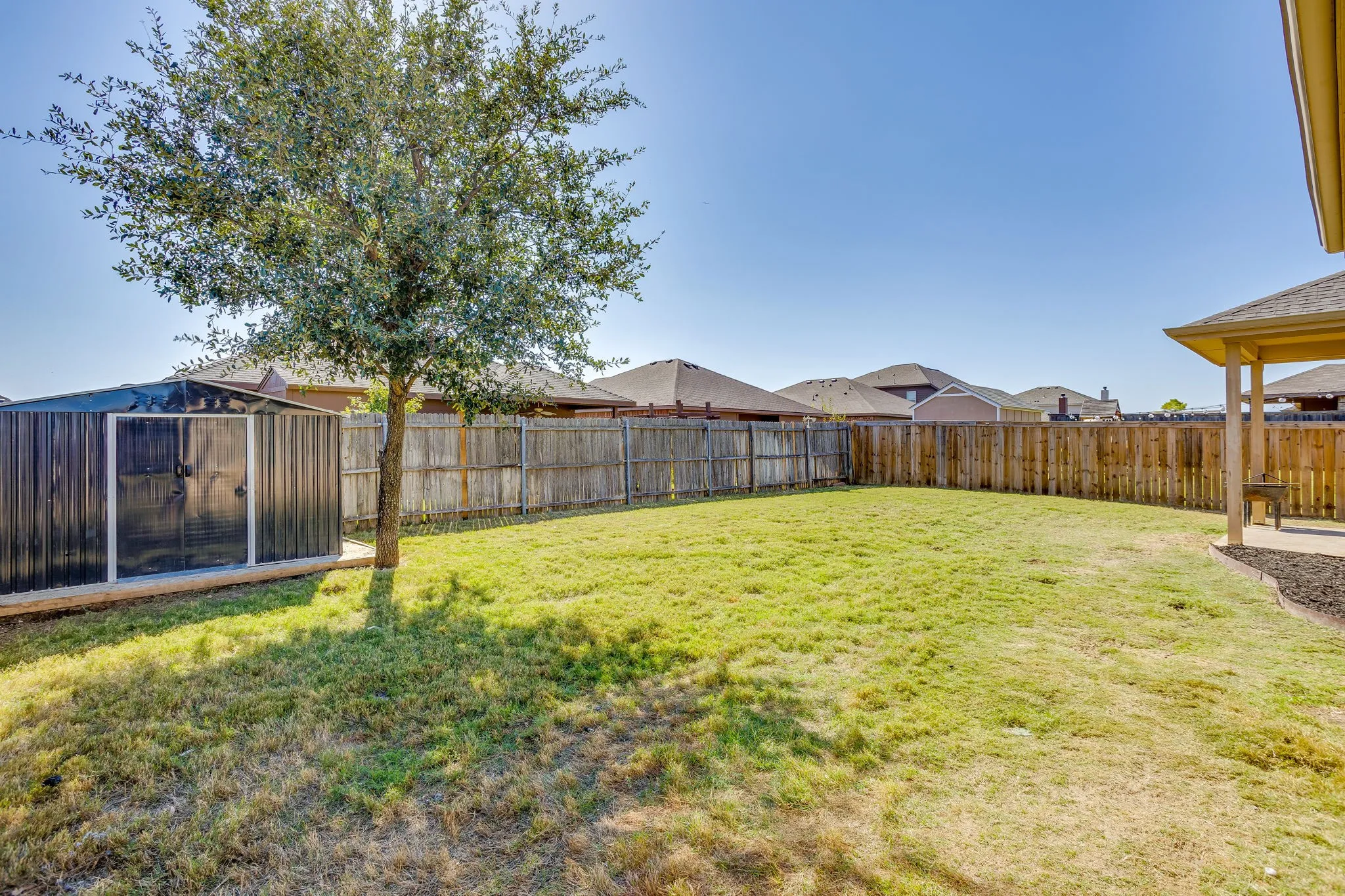 Single Family Residence For Sale in Denton County , 5124 Meadow Lane, Krum, Texas 76249, 4 Bedroom, 3 Bathroom, 2 Garage spaces, 2,393 Sqft, built in 2013, mls#21417927, Real Estate Agent in Krum, Homes For Sale in Denton county, Homes For Sale in Krum, Realtor in Krum Texas, Real Estate Brokerage Independent Realty Texas, Luminita Cordes Realtor