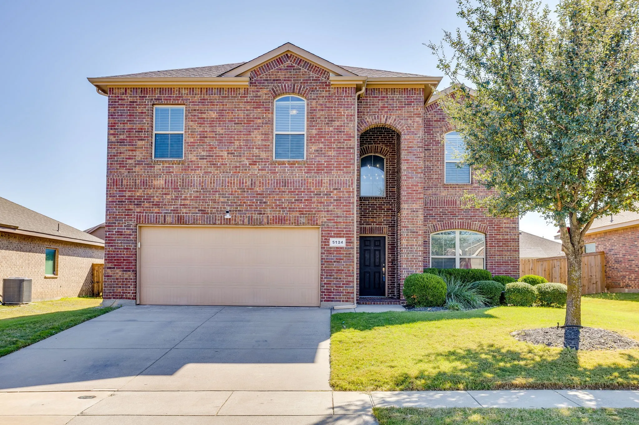 Single Family Residence For Sale in Denton County , 5124 Meadow Lane, Krum, Texas 76249, 4 Bedroom, 3 Bathroom, 2 Garage spaces, 2,393 Sqft, built in 2013, mls#21417927, Real Estate Agent in Krum, Homes For Sale in Denton county, Homes For Sale in Krum, Realtor in Krum Texas, Real Estate Brokerage Independent Realty Texas, Luminita Cordes Realtor