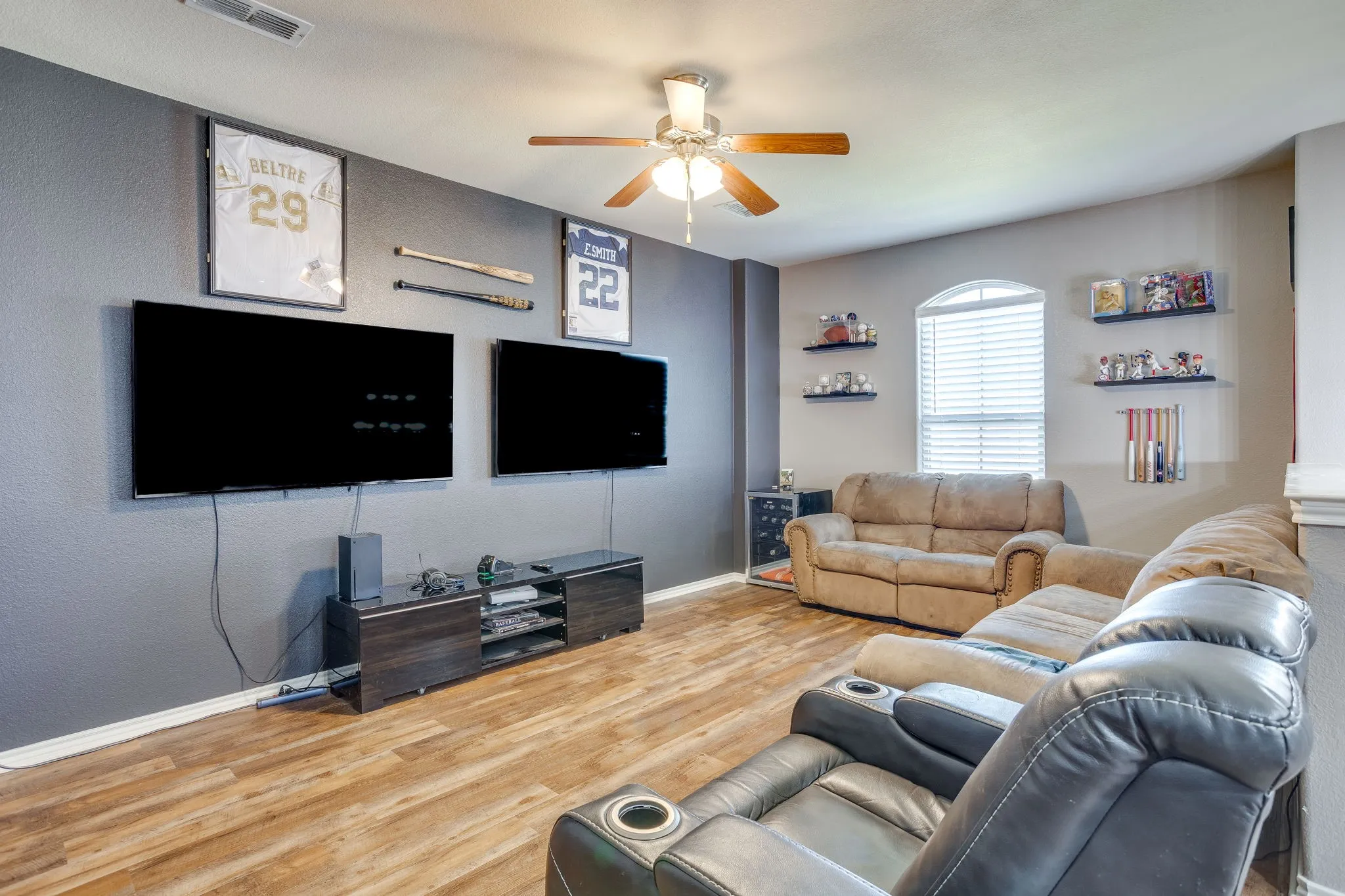Single Family Residence For Sale in Denton County , 5124 Meadow Lane, Krum, Texas 76249, 4 Bedroom, 3 Bathroom, 2 Garage spaces, 2,393 Sqft, built in 2013, mls#21417927, Real Estate Agent in Krum, Homes For Sale in Denton county, Homes For Sale in Krum, Realtor in Krum Texas, Real Estate Brokerage Independent Realty Texas, Luminita Cordes Realtor