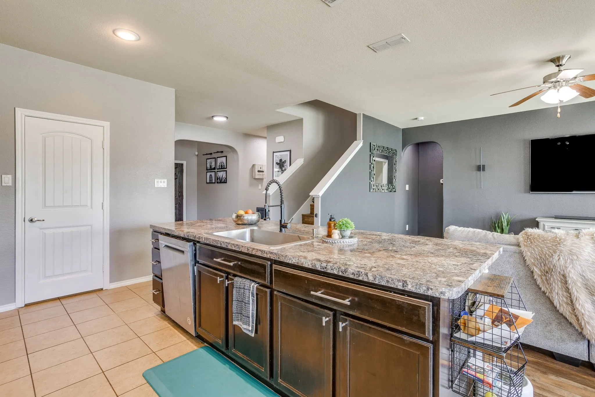 Single Family Residence For Sale in Denton County , 5124 Meadow Lane, Krum, Texas 76249, 4 Bedroom, 3 Bathroom, 2 Garage spaces, 2,393 Sqft, built in 2013, mls#21417927, Real Estate Agent in Krum, Homes For Sale in Denton county, Homes For Sale in Krum, Realtor in Krum Texas, Real Estate Brokerage Independent Realty Texas, Luminita Cordes Realtor
