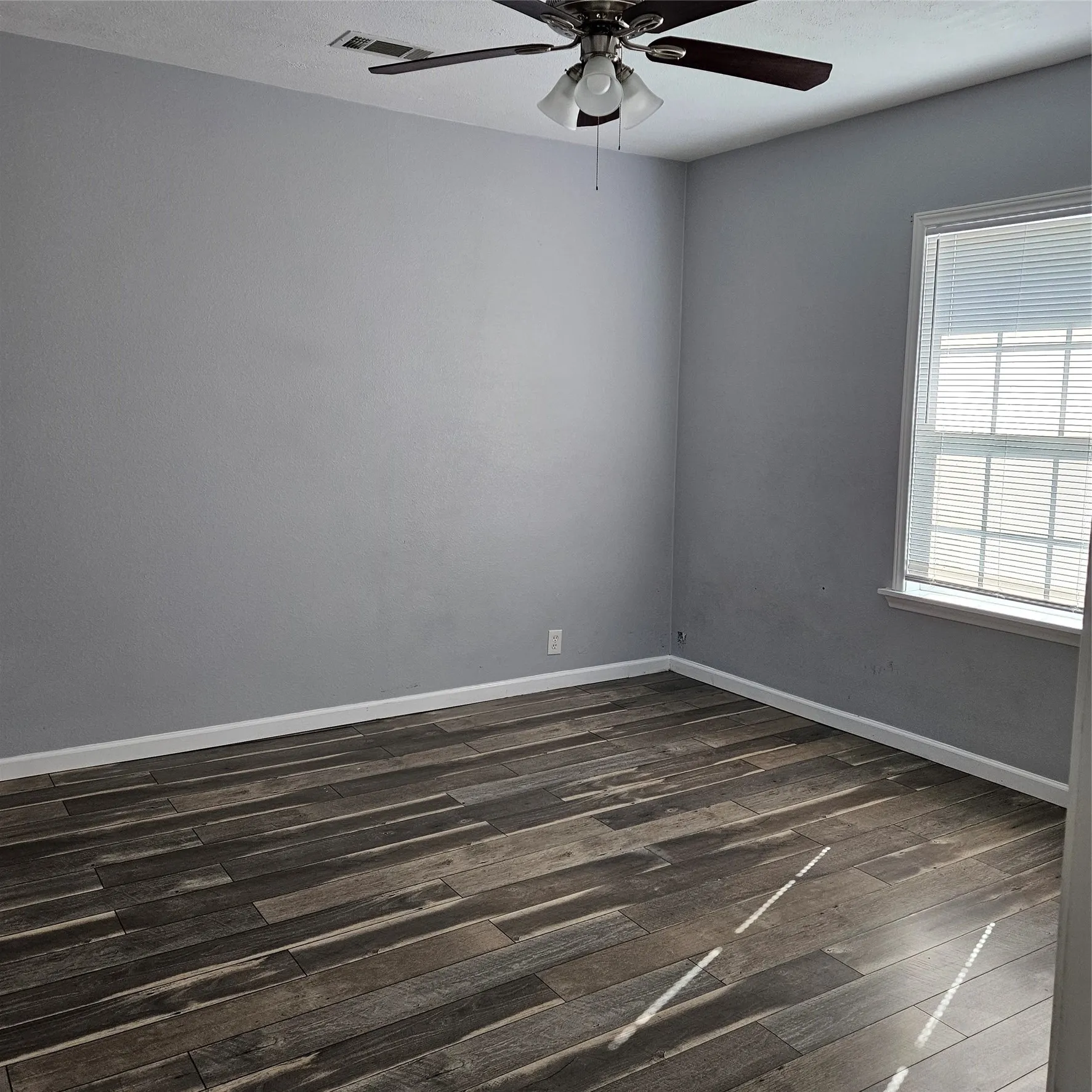 Single Family Residence For Rent in Hunt County , 4218 Stonewall Street, Greenville, Texas 75401, 2 Bedroom, 2 Bathroom, Garage spaces, 1,300 Sqft, built in 1940, mls#21418644, Real Estate Agent in Greenville, Homes For Rent in Hunt county, Homes For Rent in Greenville, Realtor in Greenville Texas, Real Estate Brokerage Independent Realty Texas, Luminita Cordes Realtor