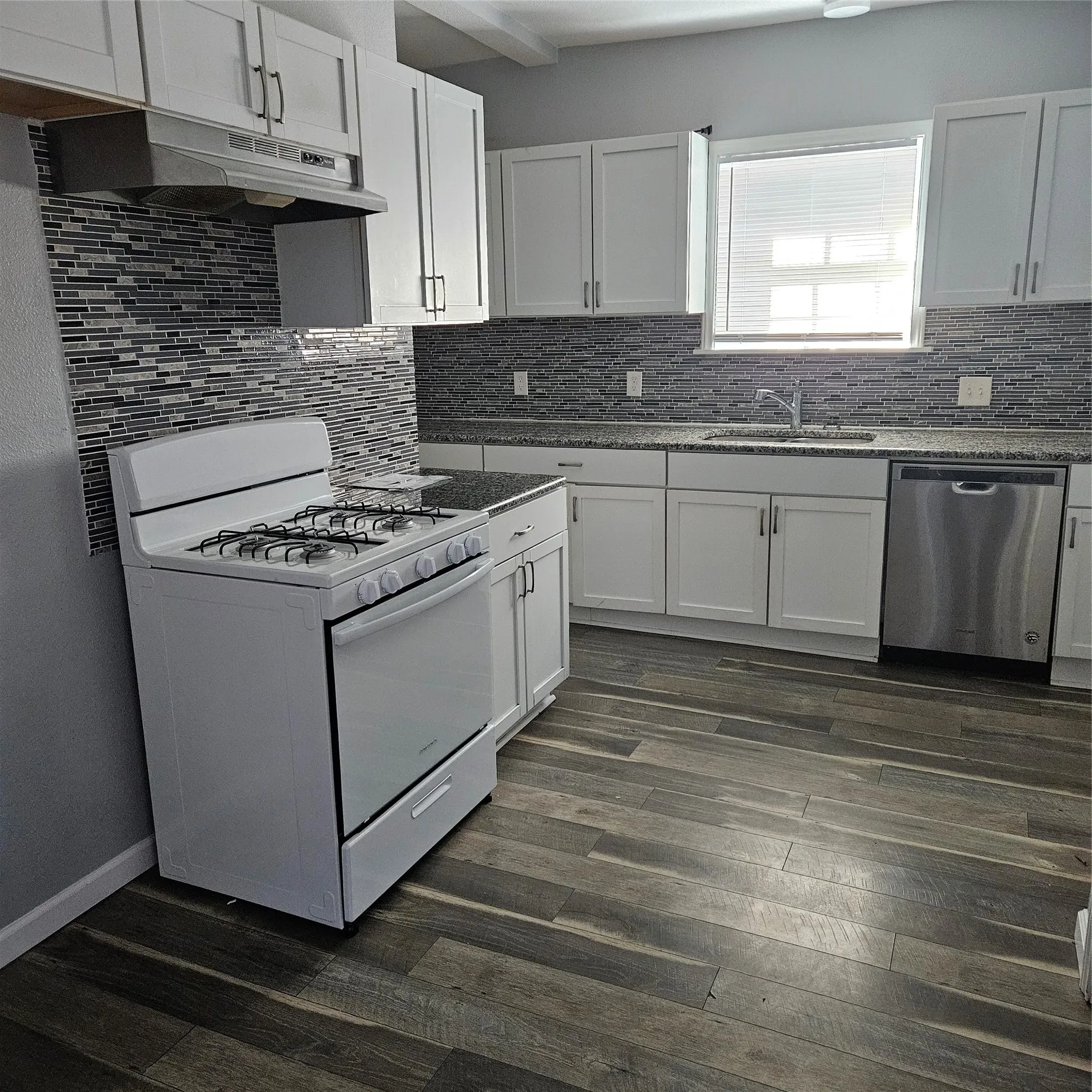 Single Family Residence For Rent in Hunt County , 4218 Stonewall Street, Greenville, Texas 75401, 2 Bedroom, 2 Bathroom, Garage spaces, 1,300 Sqft, built in 1940, mls#21418644, Real Estate Agent in Greenville, Homes For Rent in Hunt county, Homes For Rent in Greenville, Realtor in Greenville Texas, Real Estate Brokerage Independent Realty Texas, Luminita Cordes Realtor
