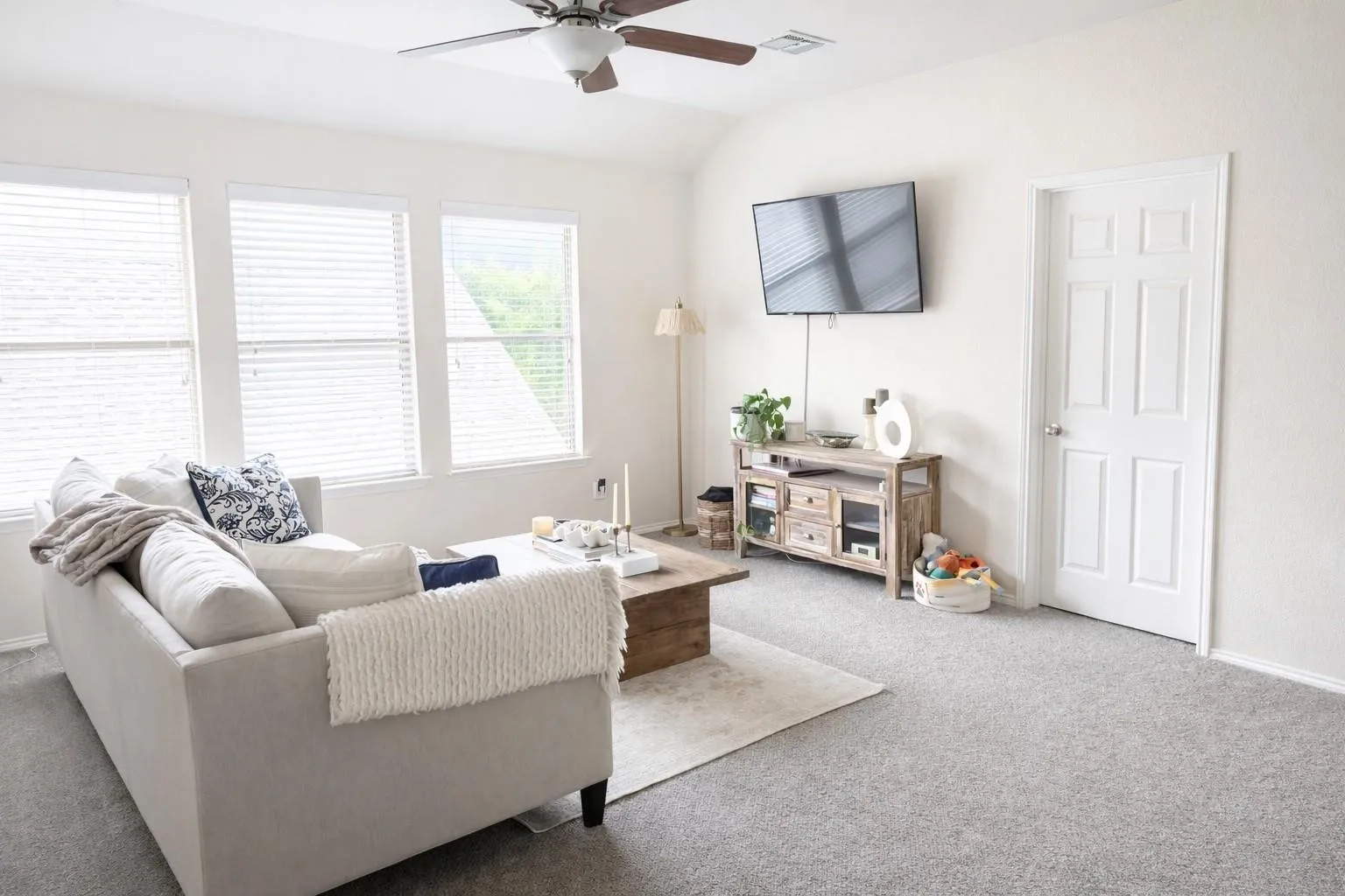 Single Family Residence For Sale in Denton County , 15712 Ringdove Court, Fort Worth, Texas 76262, 4 Bedroom, 3 Bathroom, 2 Garage spaces, 2,912 Sqft, built in 2007, mls#21418646, Real Estate Agent in Fort Worth, Homes For Sale in Denton county, Homes For Sale in Fort Worth, Realtor in Fort Worth Texas, Real Estate Brokerage Independent Realty Texas, Luminita Cordes Realtor