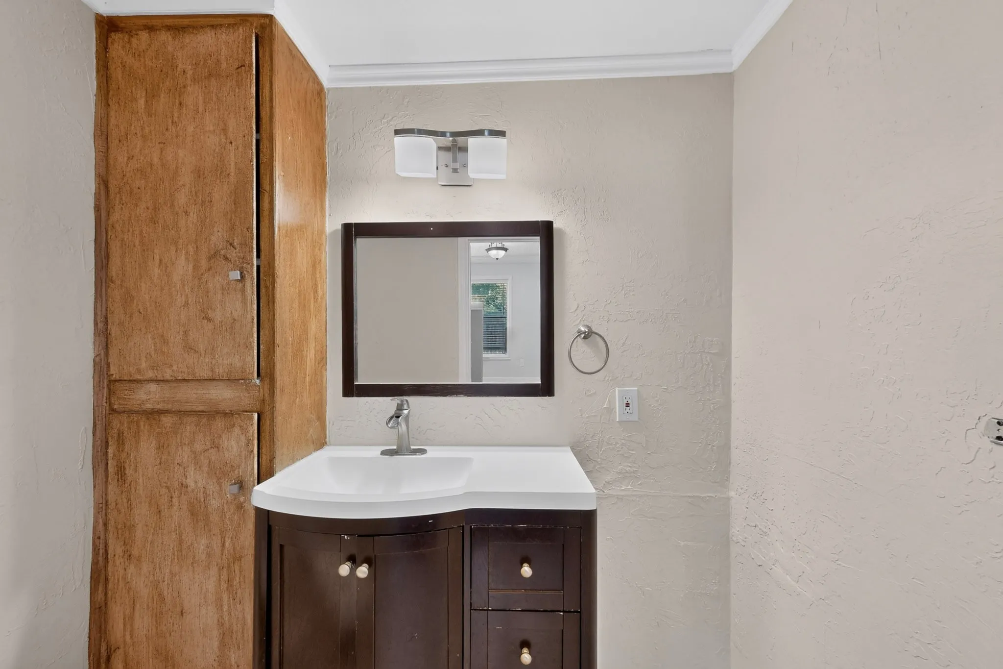 Single Family Residence For Rent in Dallas County , 2213 Huskey Street, Garland, Texas 75041, 3 Bedroom, 2 Bathroom, Garage spaces, 1,028 Sqft, built in 1951, mls#21417904, Real Estate Agent in Garland, Homes For Rent in Dallas county, Homes For Rent in Garland, Realtor in Garland Texas, Real Estate Brokerage Independent Realty Texas, Luminita Cordes Realtor