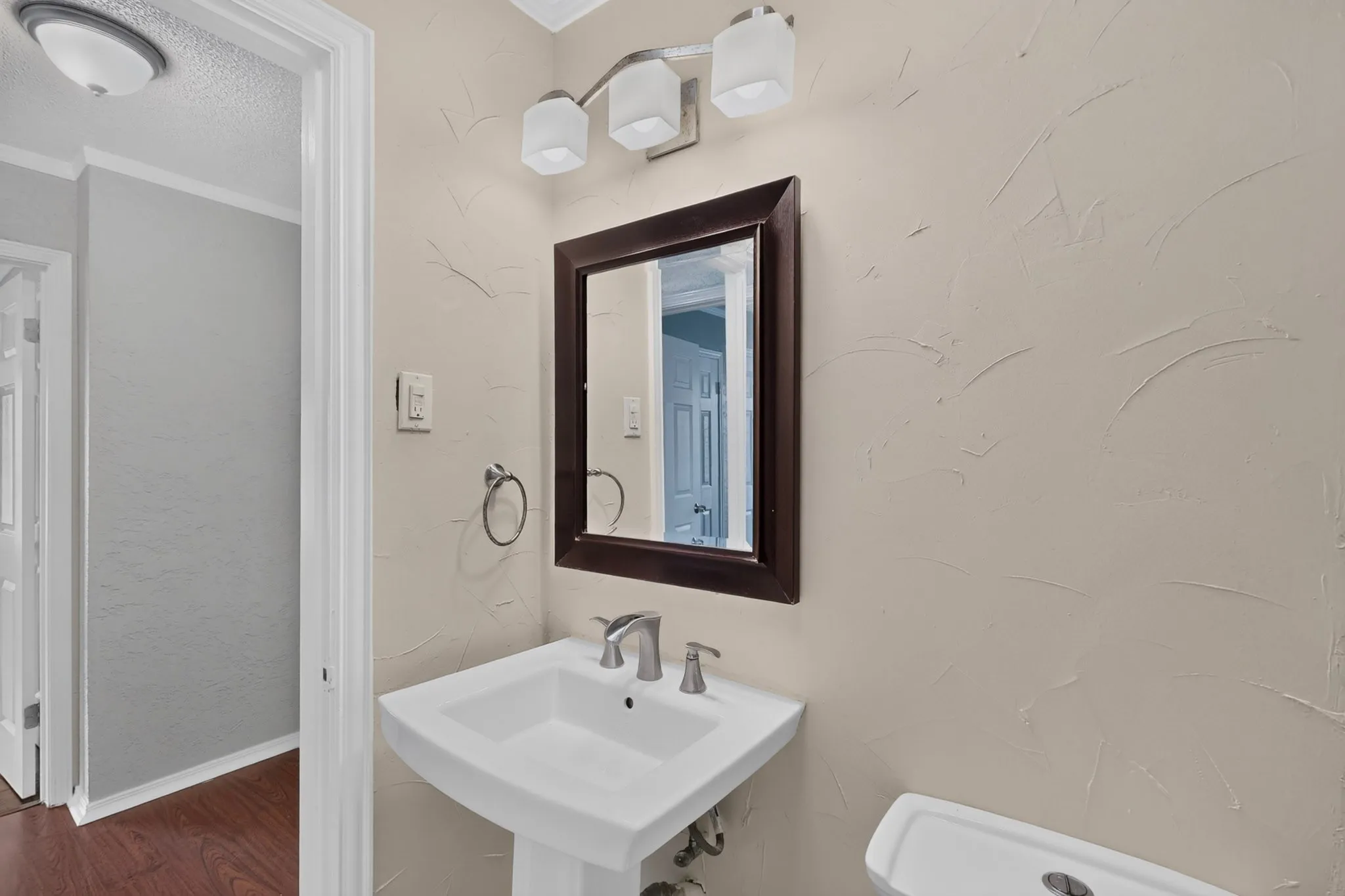 Single Family Residence For Rent in Dallas County , 2213 Huskey Street, Garland, Texas 75041, 3 Bedroom, 2 Bathroom, Garage spaces, 1,028 Sqft, built in 1951, mls#21417904, Real Estate Agent in Garland, Homes For Rent in Dallas county, Homes For Rent in Garland, Realtor in Garland Texas, Real Estate Brokerage Independent Realty Texas, Luminita Cordes Realtor