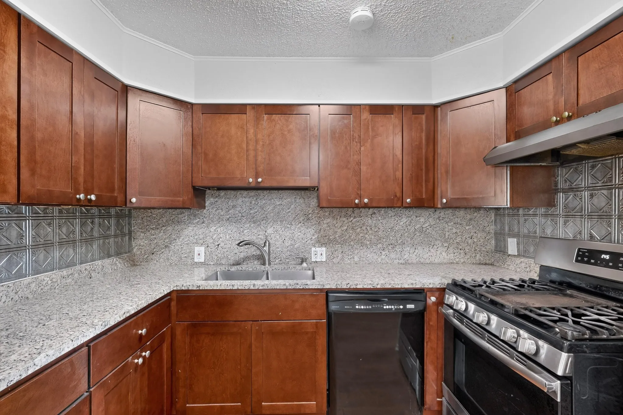 Single Family Residence For Rent in Dallas County , 2213 Huskey Street, Garland, Texas 75041, 3 Bedroom, 2 Bathroom, Garage spaces, 1,028 Sqft, built in 1951, mls#21417904, Real Estate Agent in Garland, Homes For Rent in Dallas county, Homes For Rent in Garland, Realtor in Garland Texas, Real Estate Brokerage Independent Realty Texas, Luminita Cordes Realtor