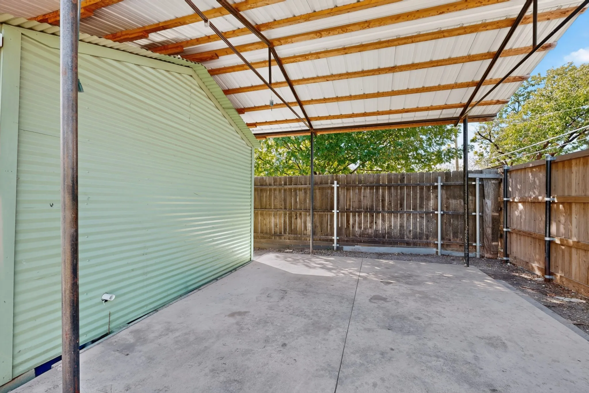 Single Family Residence For Rent in Dallas County , 2213 Huskey Street, Garland, Texas 75041, 3 Bedroom, 2 Bathroom, Garage spaces, 1,028 Sqft, built in 1951, mls#21417904, Real Estate Agent in Garland, Homes For Rent in Dallas county, Homes For Rent in Garland, Realtor in Garland Texas, Real Estate Brokerage Independent Realty Texas, Luminita Cordes Realtor