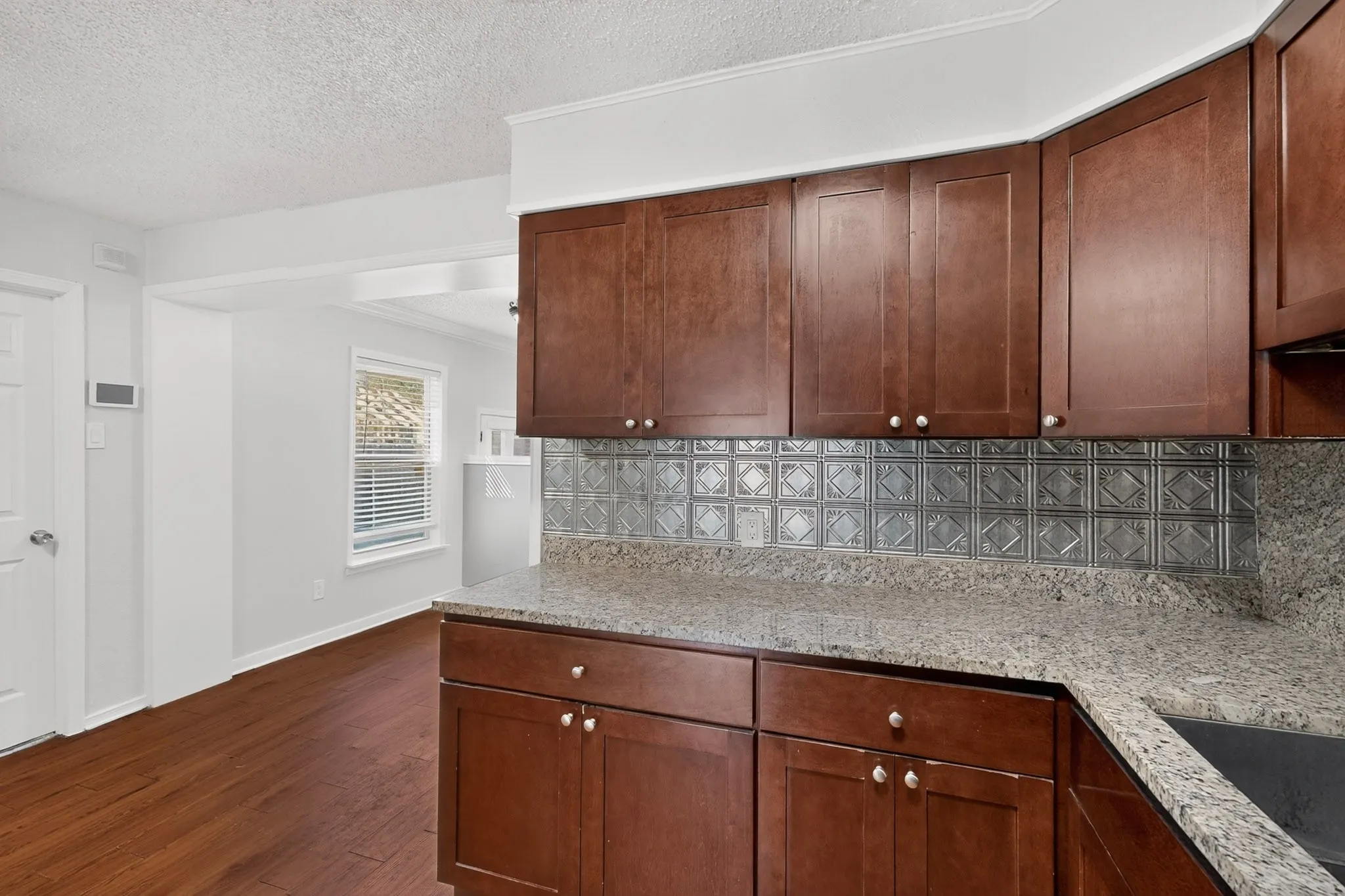 Single Family Residence For Rent in Dallas County , 2213 Huskey Street, Garland, Texas 75041, 3 Bedroom, 2 Bathroom, Garage spaces, 1,028 Sqft, built in 1951, mls#21417904, Real Estate Agent in Garland, Homes For Rent in Dallas county, Homes For Rent in Garland, Realtor in Garland Texas, Real Estate Brokerage Independent Realty Texas, Luminita Cordes Realtor
