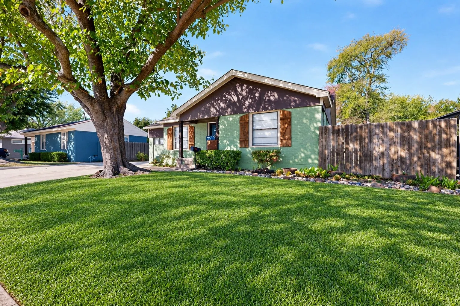 Single Family Residence For Rent in Dallas County , 2213 Huskey Street, Garland, Texas 75041, 3 Bedroom, 2 Bathroom, Garage spaces, 1,028 Sqft, built in 1951, mls#21417904, Real Estate Agent in Garland, Homes For Rent in Dallas county, Homes For Rent in Garland, Realtor in Garland Texas, Real Estate Brokerage Independent Realty Texas, Luminita Cordes Realtor