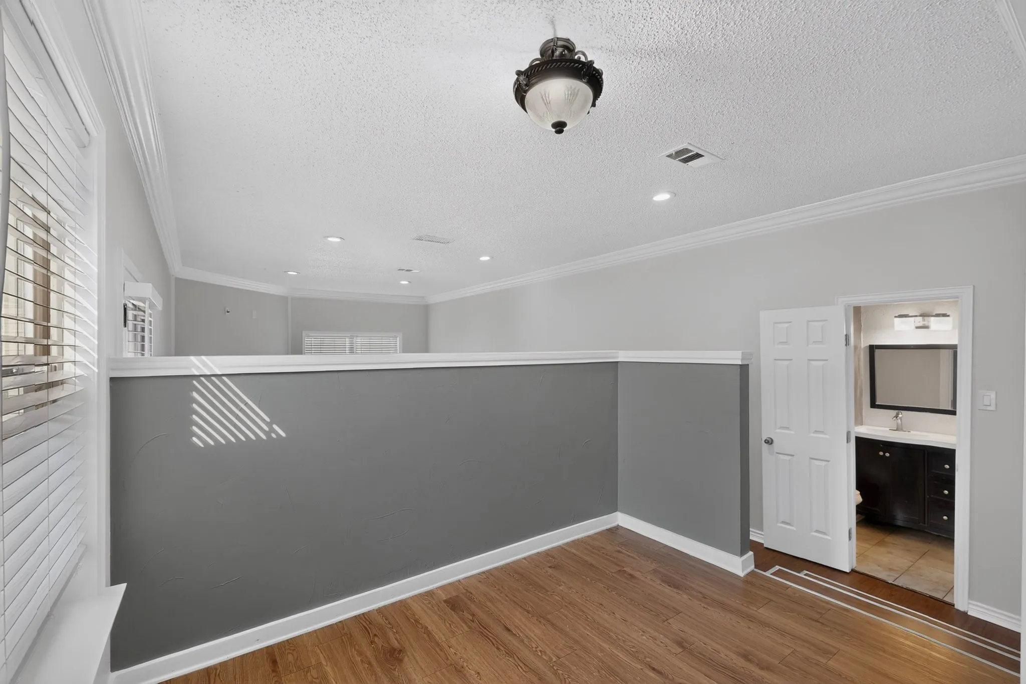 Single Family Residence For Rent in Dallas County , 2213 Huskey Street, Garland, Texas 75041, 3 Bedroom, 2 Bathroom, Garage spaces, 1,028 Sqft, built in 1951, mls#21417904, Real Estate Agent in Garland, Homes For Rent in Dallas county, Homes For Rent in Garland, Realtor in Garland Texas, Real Estate Brokerage Independent Realty Texas, Luminita Cordes Realtor