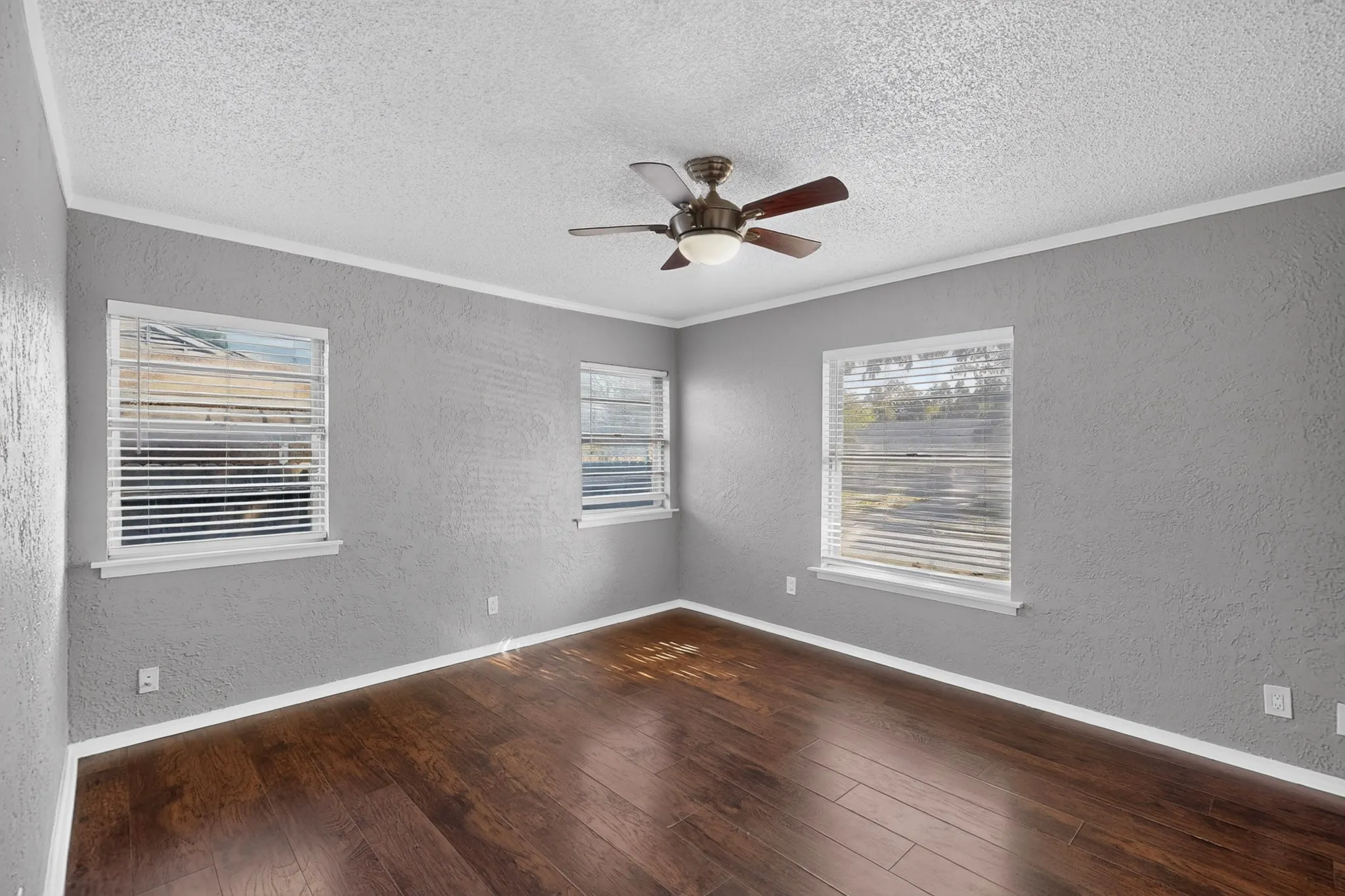 Single Family Residence For Rent in Dallas County , 2213 Huskey Street, Garland, Texas 75041, 3 Bedroom, 2 Bathroom, Garage spaces, 1,028 Sqft, built in 1951, mls#21417904, Real Estate Agent in Garland, Homes For Rent in Dallas county, Homes For Rent in Garland, Realtor in Garland Texas, Real Estate Brokerage Independent Realty Texas, Luminita Cordes Realtor