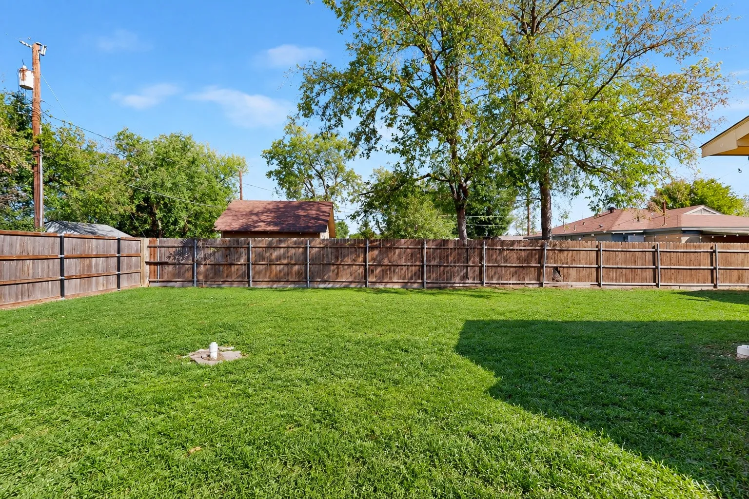 Single Family Residence For Rent in Dallas County , 2213 Huskey Street, Garland, Texas 75041, 3 Bedroom, 2 Bathroom, Garage spaces, 1,028 Sqft, built in 1951, mls#21417904, Real Estate Agent in Garland, Homes For Rent in Dallas county, Homes For Rent in Garland, Realtor in Garland Texas, Real Estate Brokerage Independent Realty Texas, Luminita Cordes Realtor