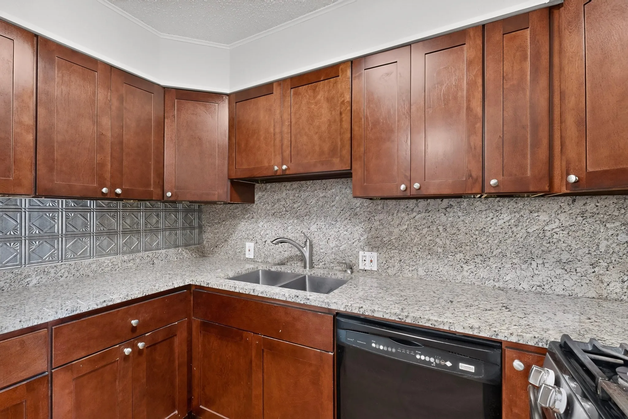 Single Family Residence For Rent in Dallas County , 2213 Huskey Street, Garland, Texas 75041, 3 Bedroom, 2 Bathroom, Garage spaces, 1,028 Sqft, built in 1951, mls#21417904, Real Estate Agent in Garland, Homes For Rent in Dallas county, Homes For Rent in Garland, Realtor in Garland Texas, Real Estate Brokerage Independent Realty Texas, Luminita Cordes Realtor