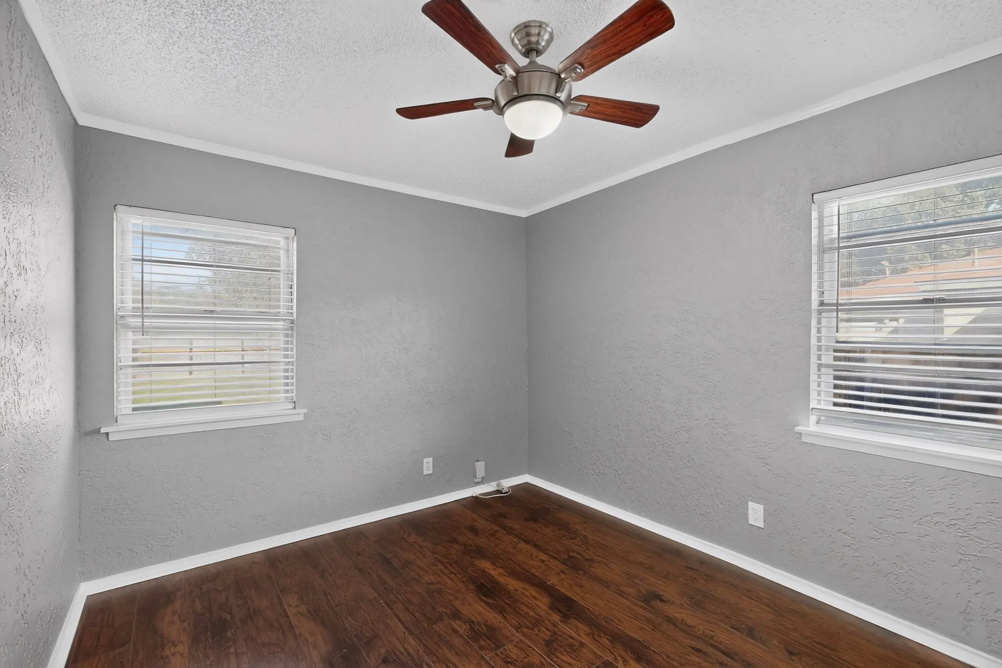 Single Family Residence For Rent in Dallas County , 2213 Huskey Street, Garland, Texas 75041, 3 Bedroom, 2 Bathroom, Garage spaces, 1,028 Sqft, built in 1951, mls#21417904, Real Estate Agent in Garland, Homes For Rent in Dallas county, Homes For Rent in Garland, Realtor in Garland Texas, Real Estate Brokerage Independent Realty Texas, Luminita Cordes Realtor
