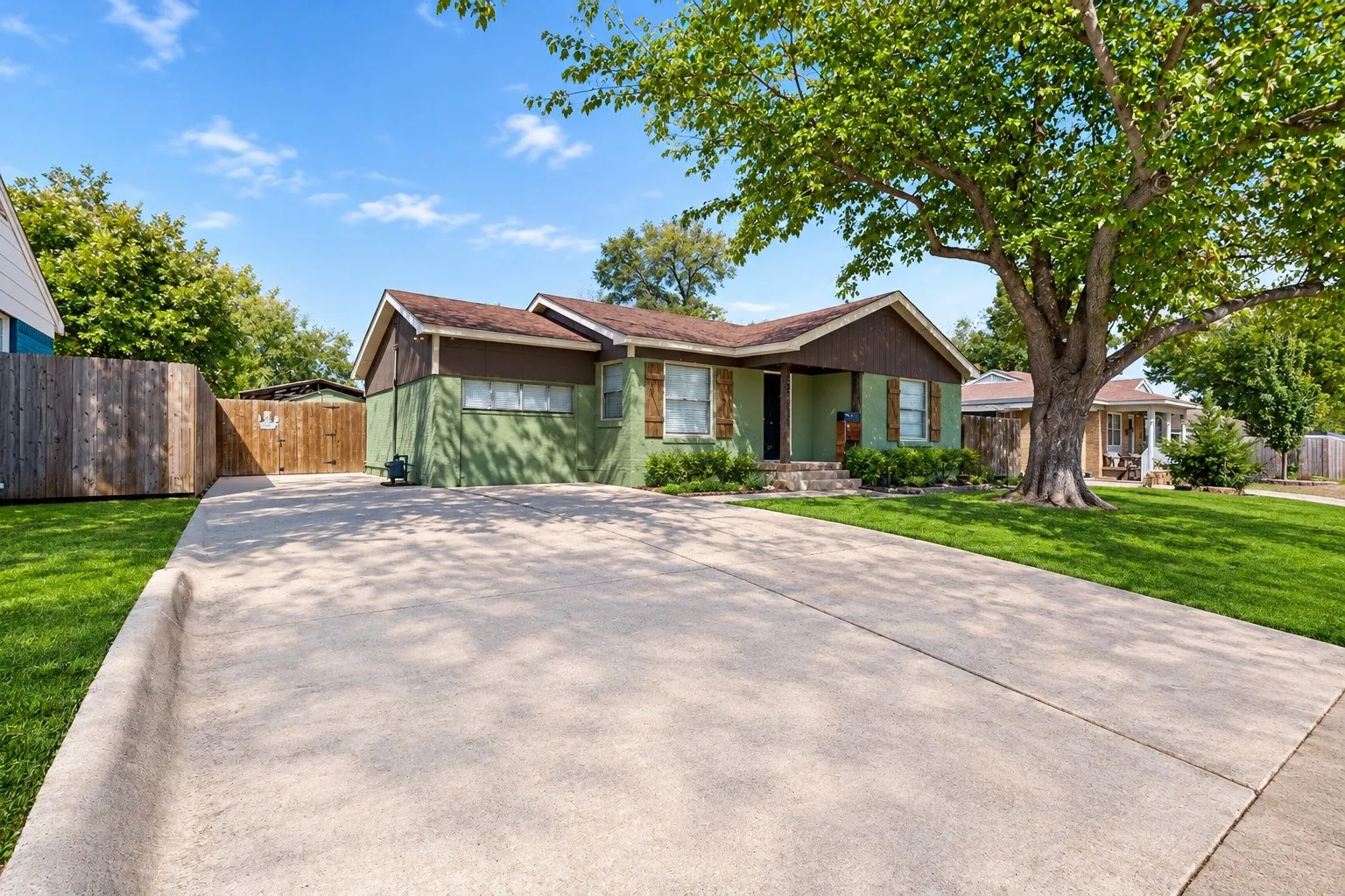 Single Family Residence For Rent in Dallas County , 2213 Huskey Street, Garland, Texas 75041, 3 Bedroom, 2 Bathroom, Garage spaces, 1,028 Sqft, built in 1951, mls#21417904, Real Estate Agent in Garland, Homes For Rent in Dallas county, Homes For Rent in Garland, Realtor in Garland Texas, Real Estate Brokerage Independent Realty Texas, Luminita Cordes Realtor