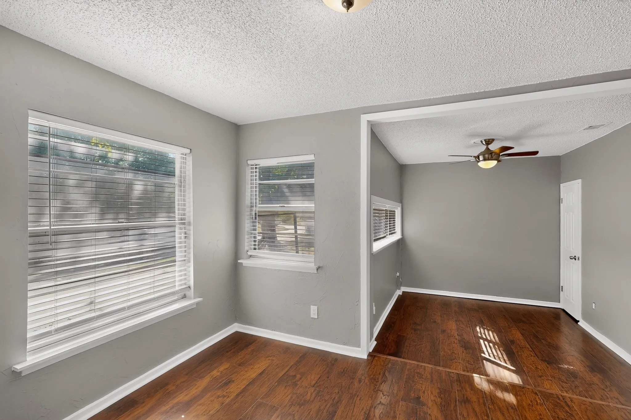 Single Family Residence For Rent in Dallas County , 2213 Huskey Street, Garland, Texas 75041, 3 Bedroom, 2 Bathroom, Garage spaces, 1,028 Sqft, built in 1951, mls#21417904, Real Estate Agent in Garland, Homes For Rent in Dallas county, Homes For Rent in Garland, Realtor in Garland Texas, Real Estate Brokerage Independent Realty Texas, Luminita Cordes Realtor