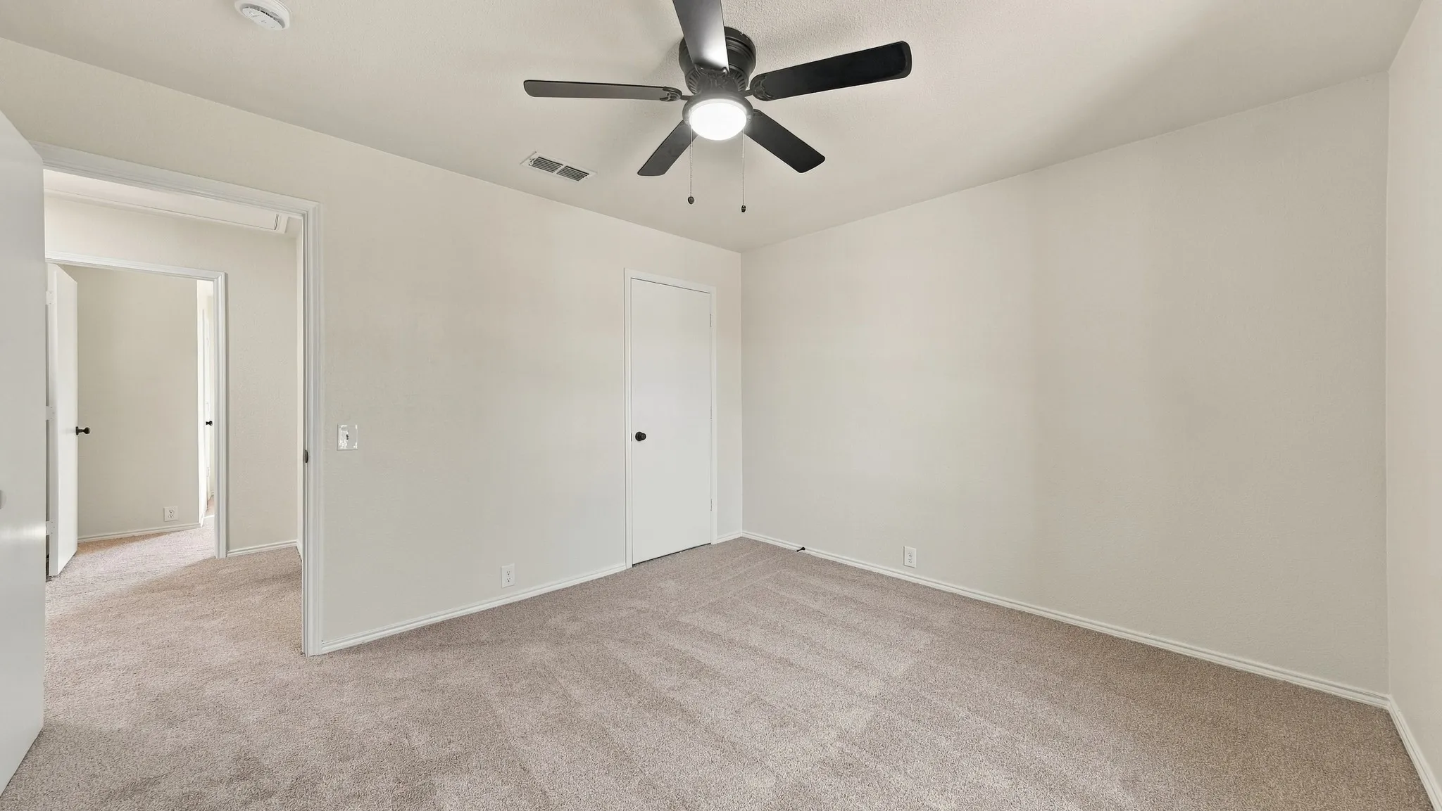 Single Family Residence For Sale in Tarrant County , 7007 Bridlewood Drive, Arlington, Texas 76002, 4 Bedroom, 3 Bathroom, 2 Garage spaces, 2,040 Sqft, built in 1999, mls#21418691, Real Estate Agent in Arlington, Homes For Sale in Tarrant county, Homes For Sale in Arlington, Realtor in Arlington Texas, Real Estate Brokerage Independent Realty Texas, Luminita Cordes Realtor