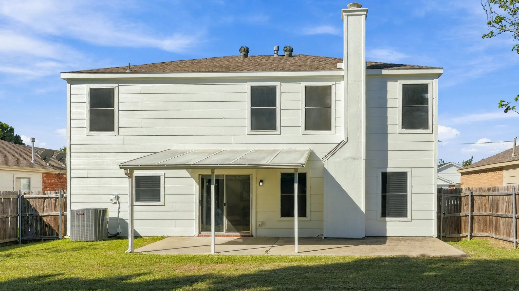 Single Family Residence For Sale in Tarrant County , 7007 Bridlewood Drive, Arlington, Texas 76002, 4 Bedroom, 3 Bathroom, 2 Garage spaces, 2,040 Sqft, built in 1999, mls#21418691, Real Estate Agent in Arlington, Homes For Sale in Tarrant county, Homes For Sale in Arlington, Realtor in Arlington Texas, Real Estate Brokerage Independent Realty Texas, Luminita Cordes Realtor
