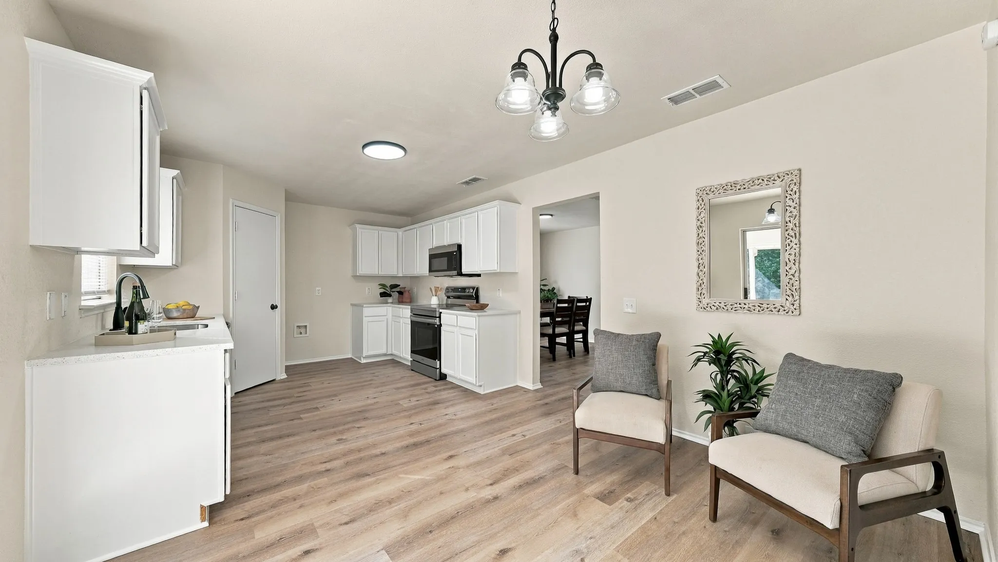 Single Family Residence For Sale in Tarrant County , 7007 Bridlewood Drive, Arlington, Texas 76002, 4 Bedroom, 3 Bathroom, 2 Garage spaces, 2,040 Sqft, built in 1999, mls#21418691, Real Estate Agent in Arlington, Homes For Sale in Tarrant county, Homes For Sale in Arlington, Realtor in Arlington Texas, Real Estate Brokerage Independent Realty Texas, Luminita Cordes Realtor